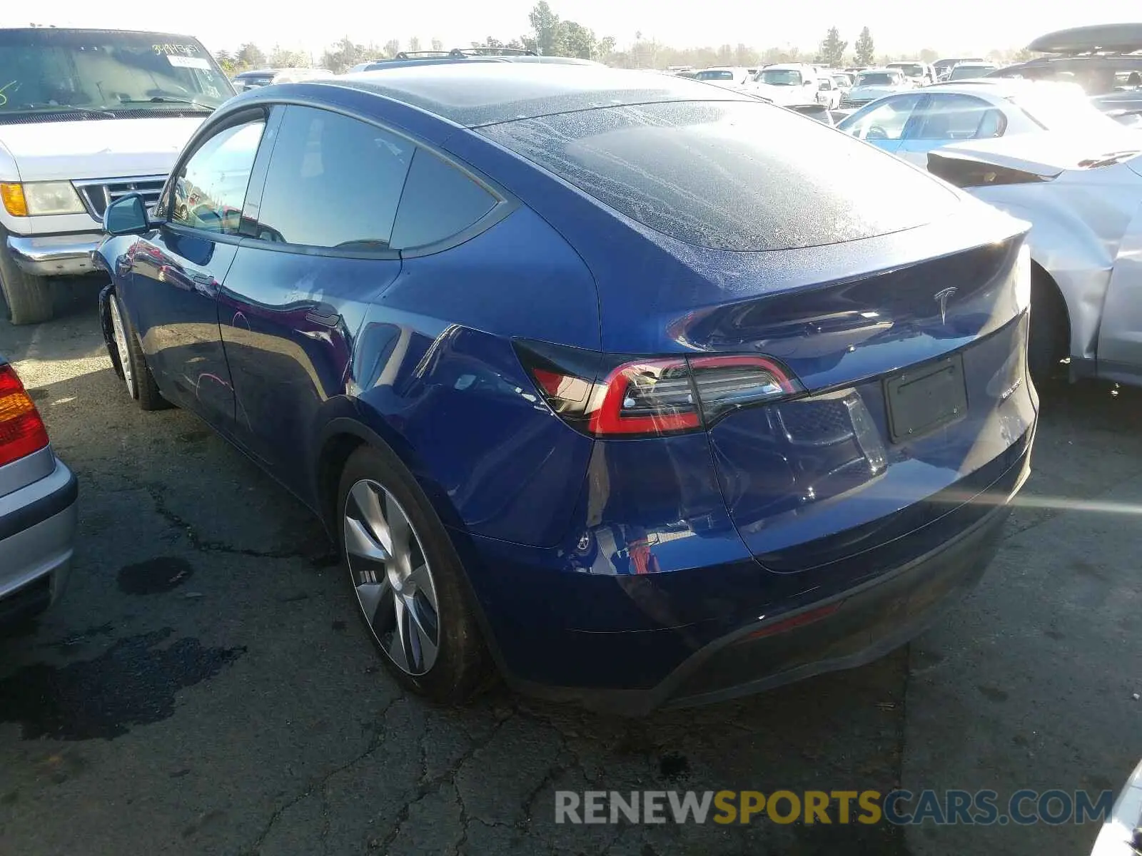 3 fotografías del automóvil dañado 5YJYGDEE4LF059049 TESLA MODEL Y 2020