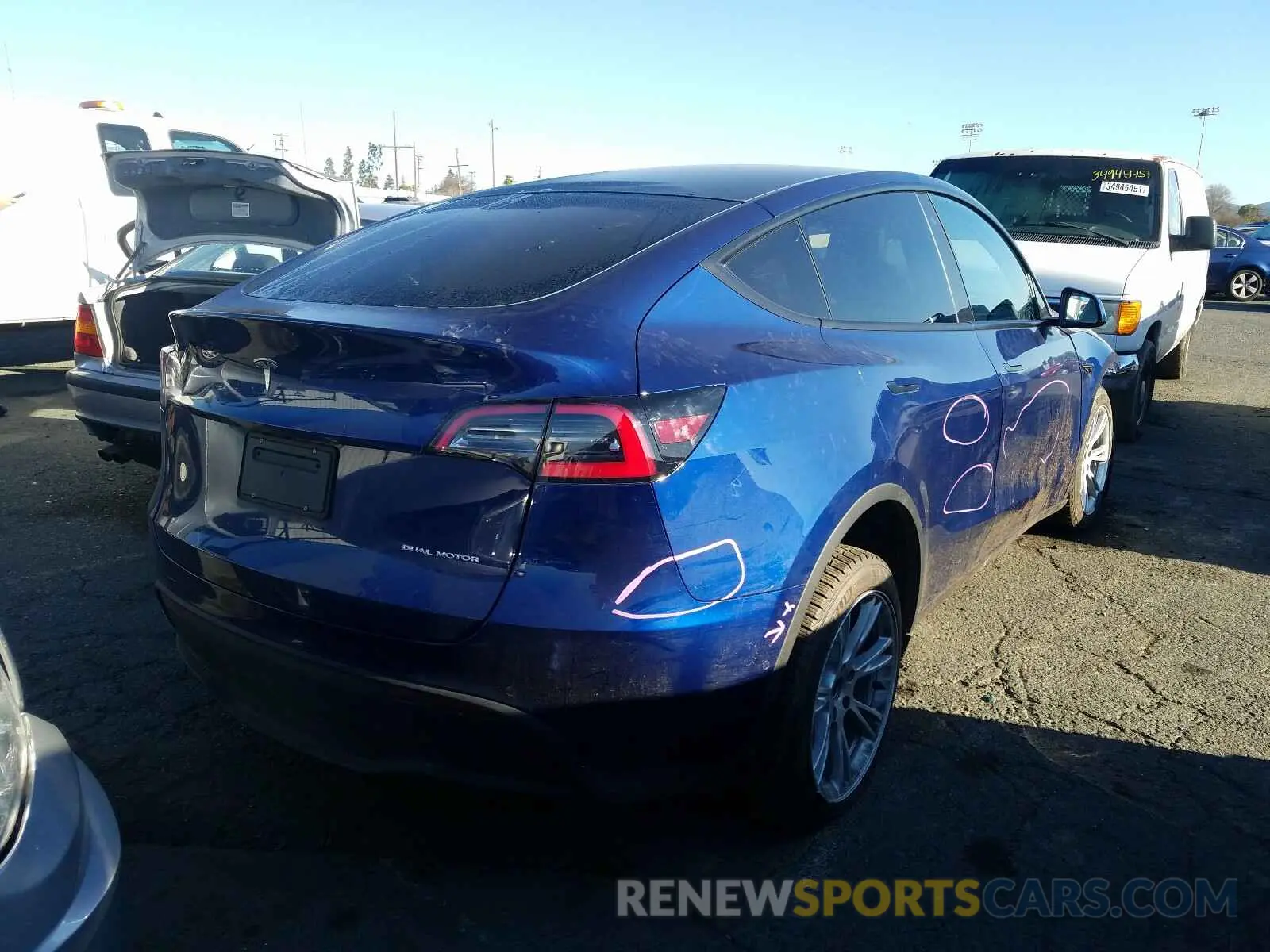 4 fotografías del automóvil dañado 5YJYGDEE4LF059049 TESLA MODEL Y 2020