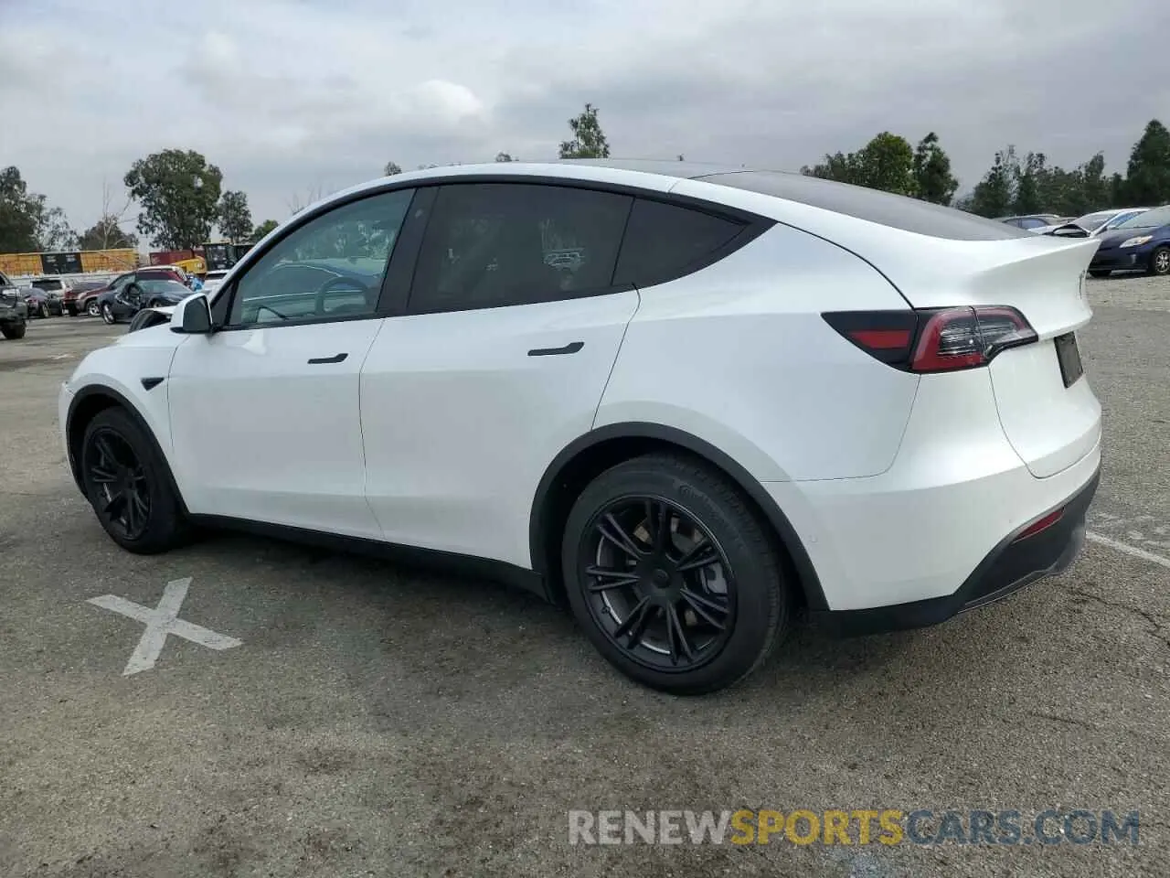 2 fotografías del automóvil dañado 5YJYGDEE5LF023273 TESLA MODEL Y 2020
