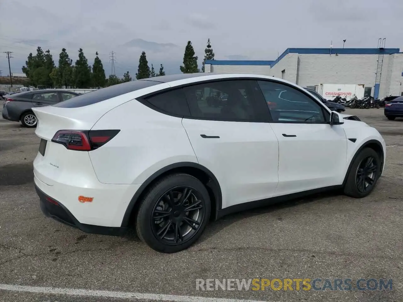 3 fotografías del automóvil dañado 5YJYGDEE5LF023273 TESLA MODEL Y 2020