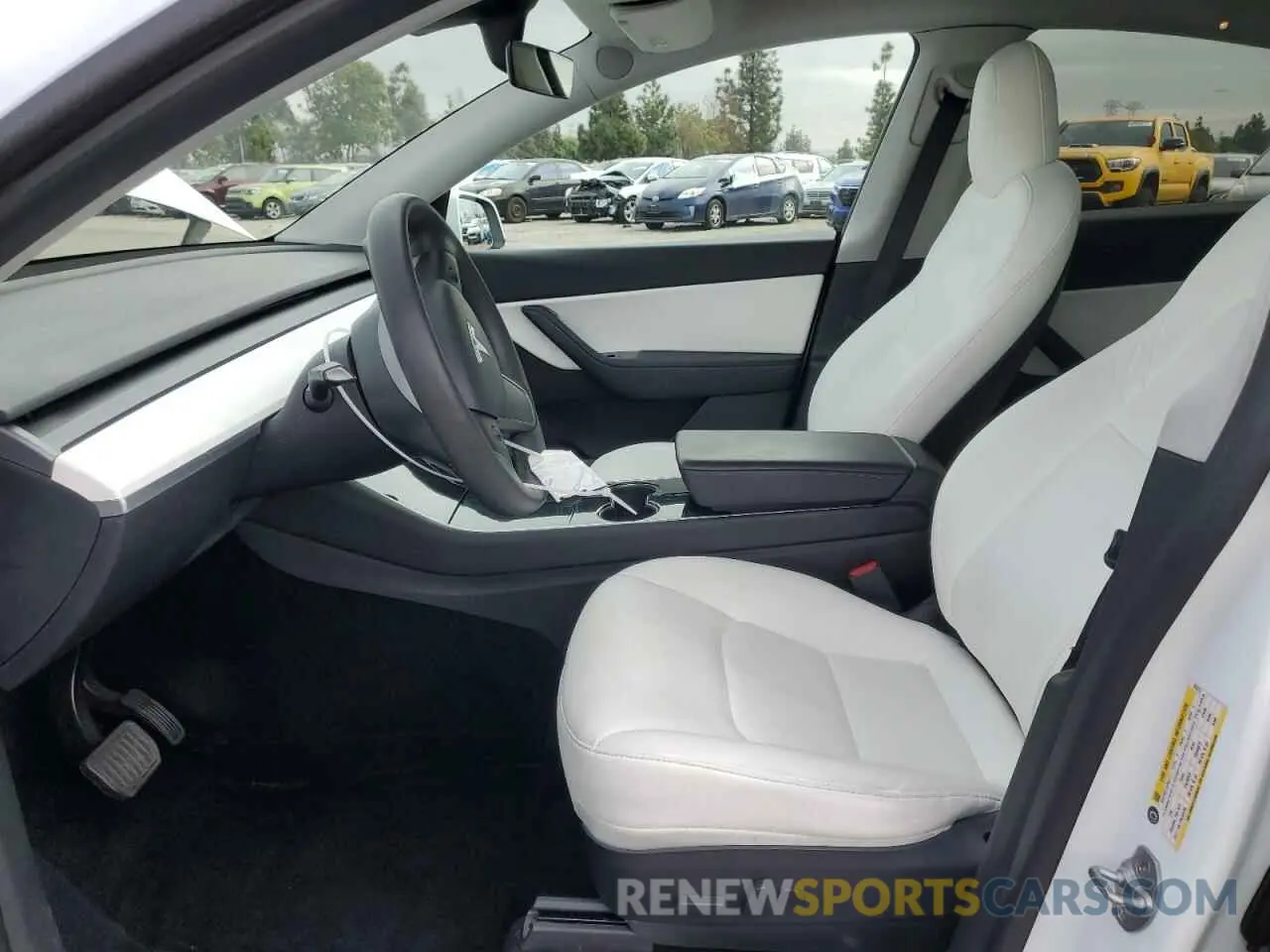 7 fotografías del automóvil dañado 5YJYGDEE5LF023273 TESLA MODEL Y 2020