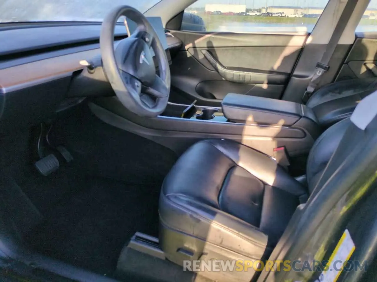 7 fotografías del automóvil dañado 5YJYGDEE5LF041577 TESLA MODEL Y 2020