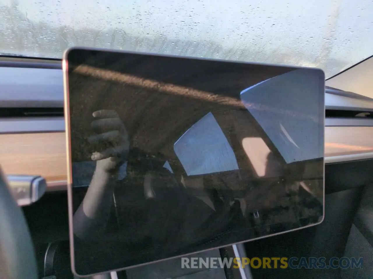 9 fotografías del automóvil dañado 5YJYGDEE5LF041577 TESLA MODEL Y 2020