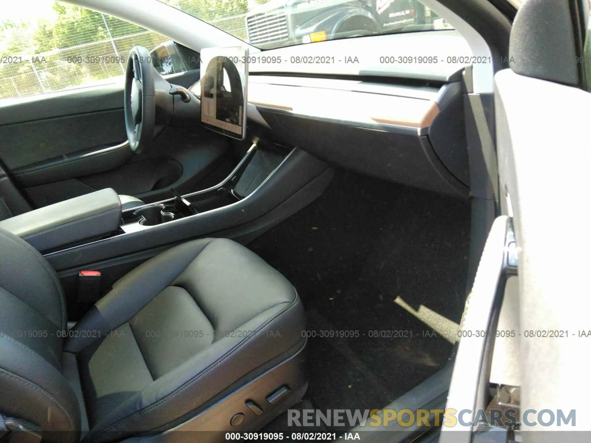 5 fotografías del automóvil dañado 5YJYGDEE5LF048562 TESLA MODEL Y 2020