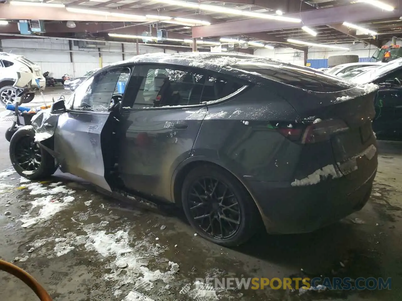 2 fotografías del automóvil dañado 5YJYGDEE6LF017241 TESLA MODEL Y 2020