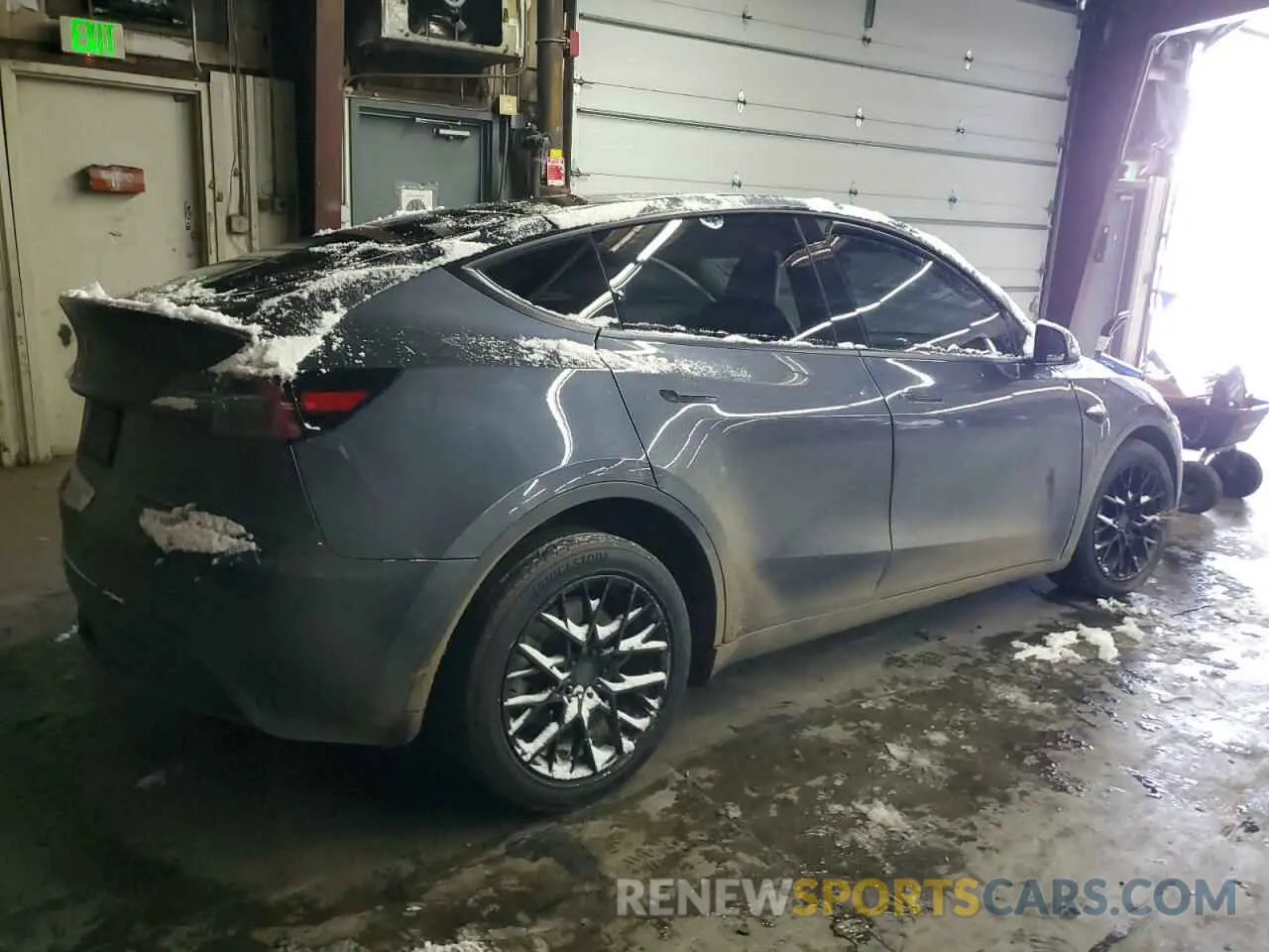 3 fotografías del automóvil dañado 5YJYGDEE6LF017241 TESLA MODEL Y 2020