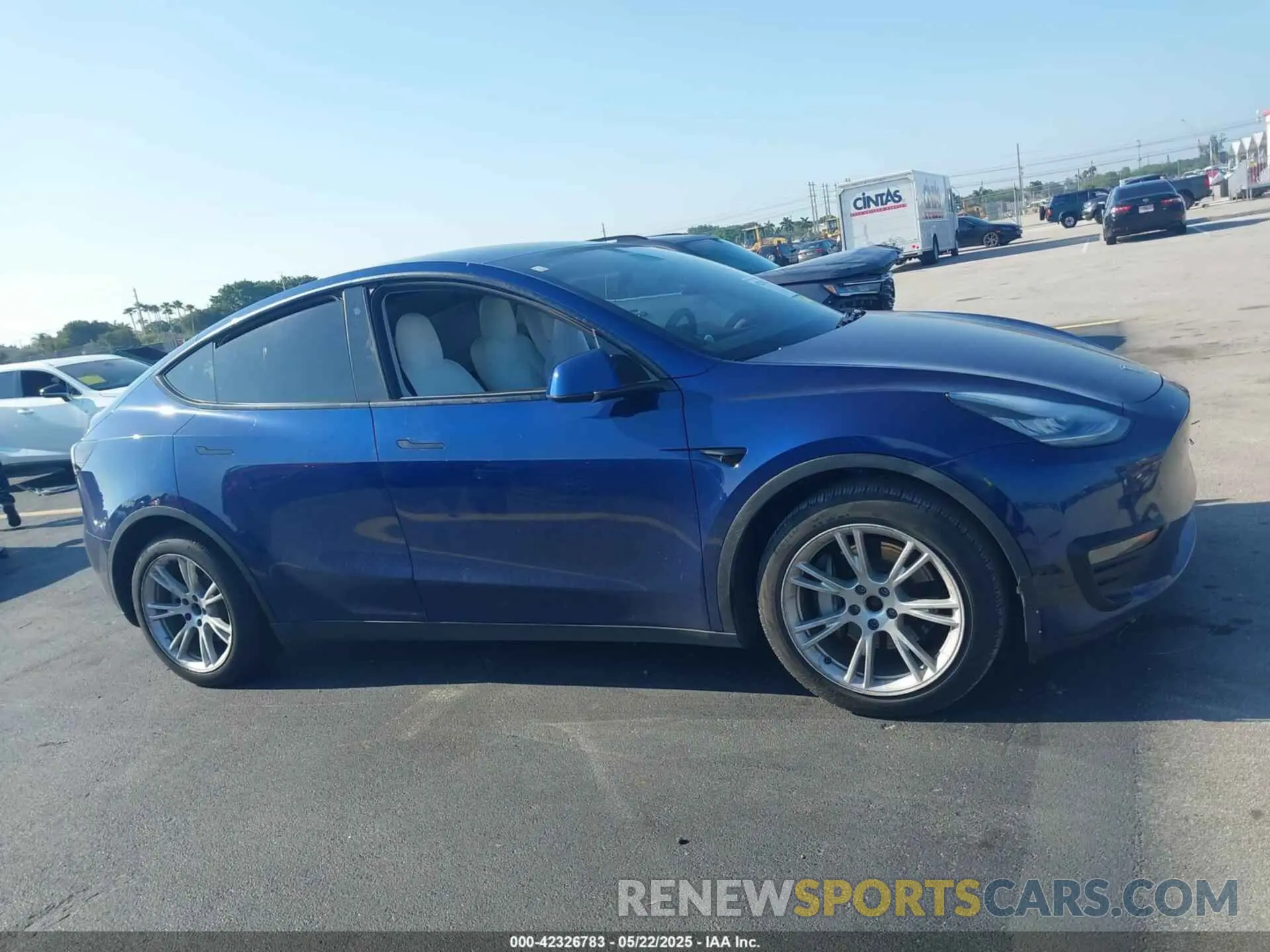 12 fotografías del automóvil dañado 5YJYGDEE6LF027400 TESLA MODEL Y 2020