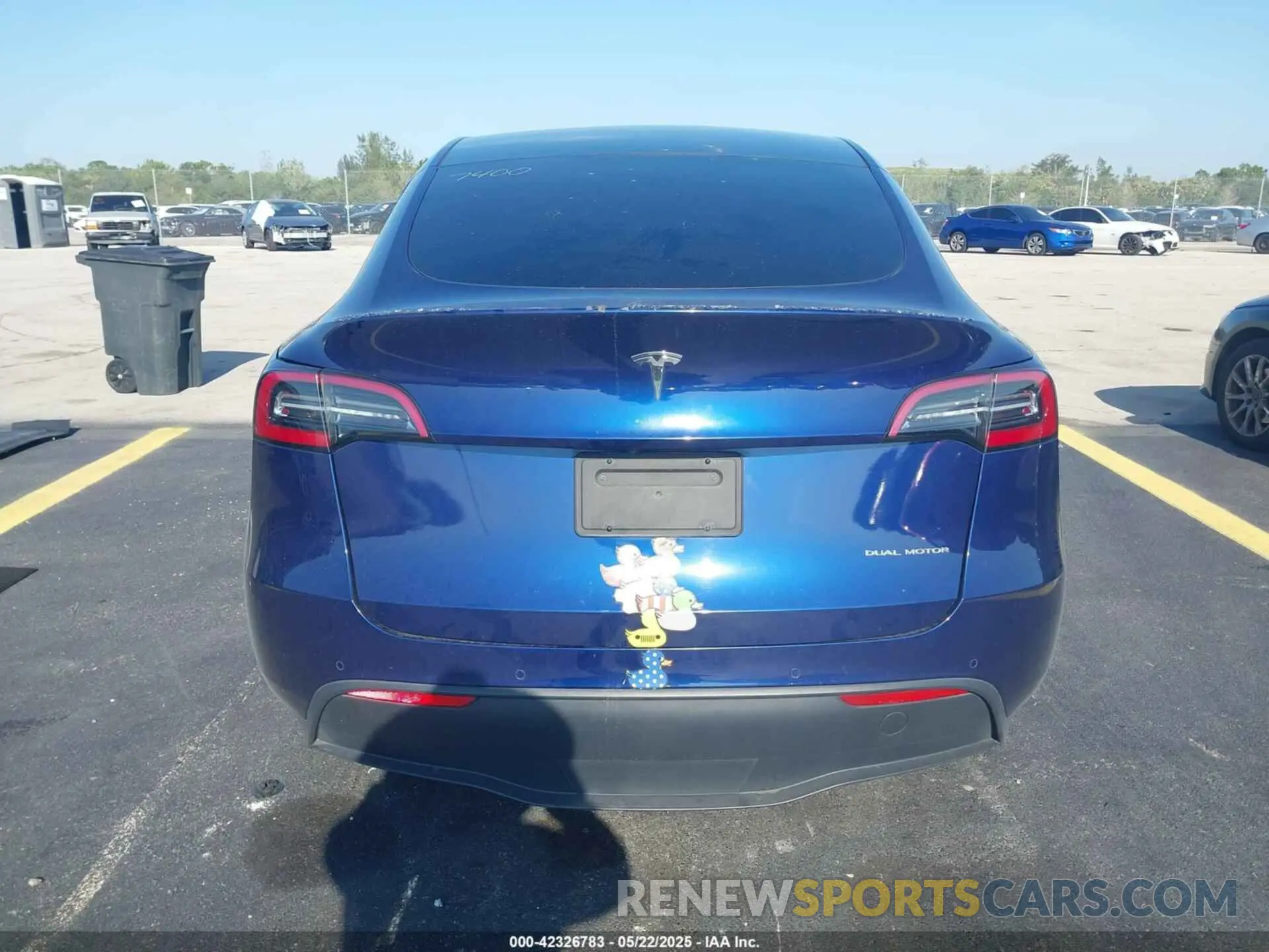 15 fotografías del automóvil dañado 5YJYGDEE6LF027400 TESLA MODEL Y 2020