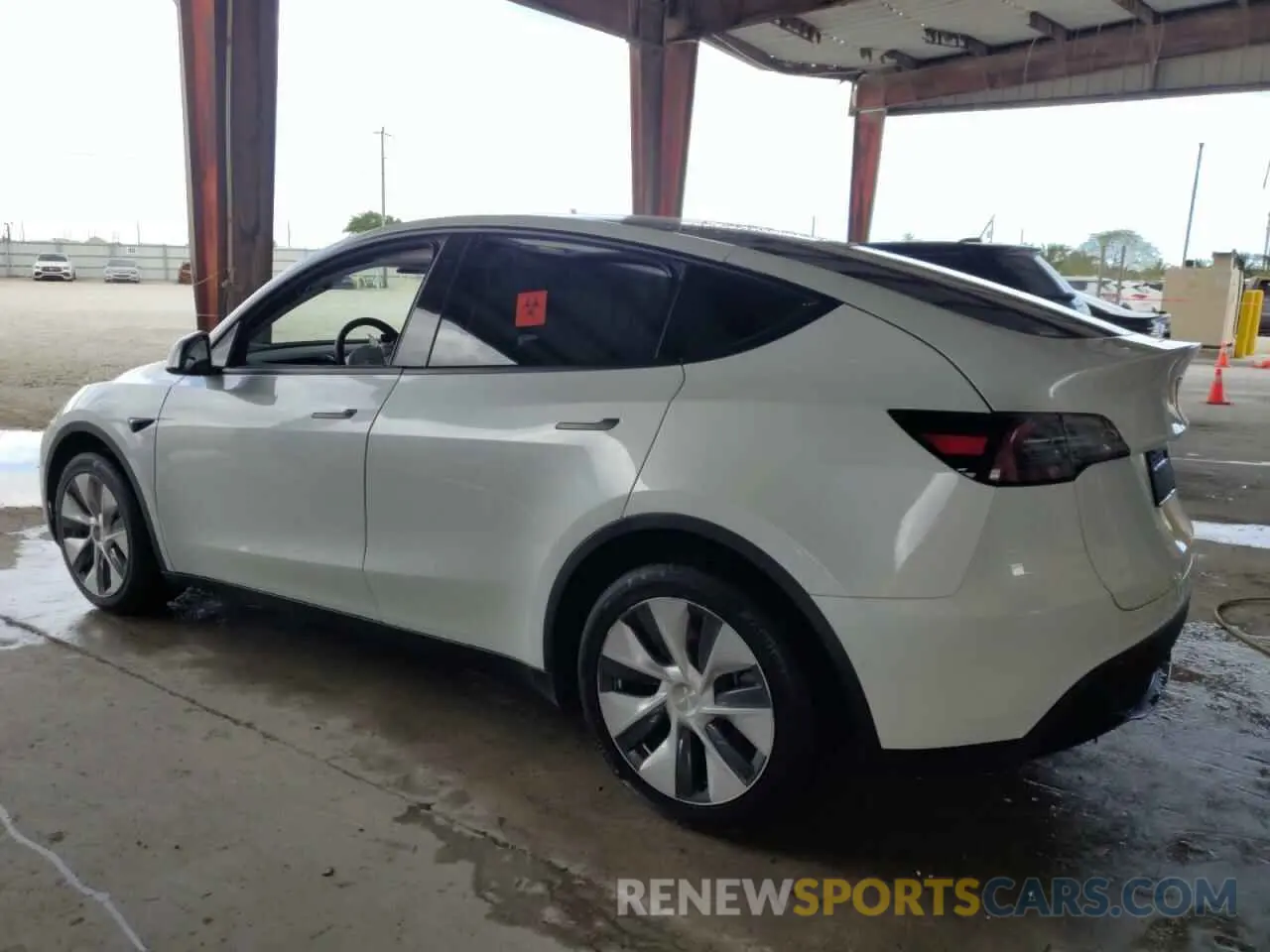 2 fotografías del automóvil dañado 5YJYGDEE6LF032256 TESLA MODEL Y 2020