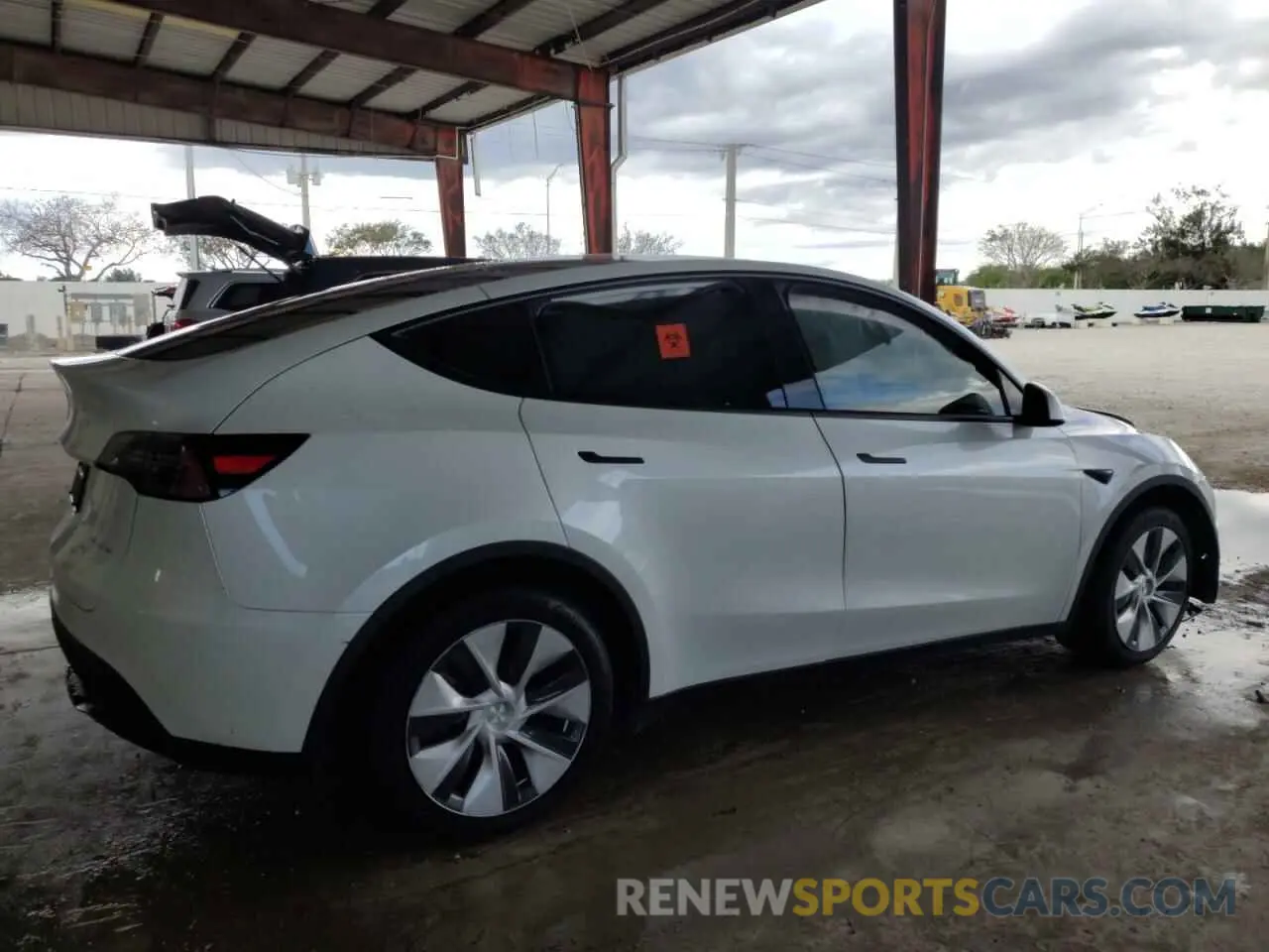 3 fotografías del automóvil dañado 5YJYGDEE6LF032256 TESLA MODEL Y 2020