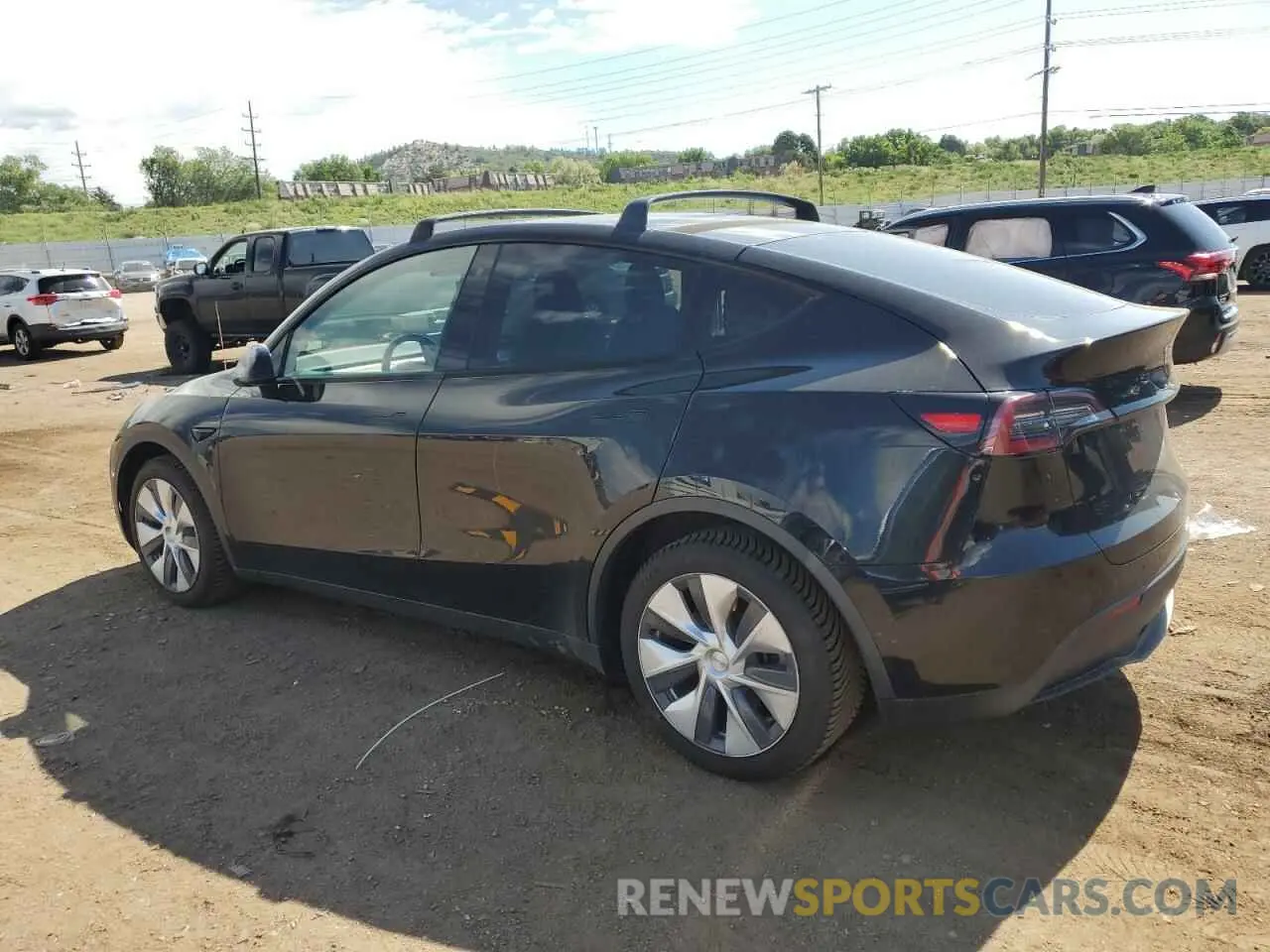 2 fotografías del automóvil dañado 5YJYGDEE7LF017460 TESLA MODEL Y 2020