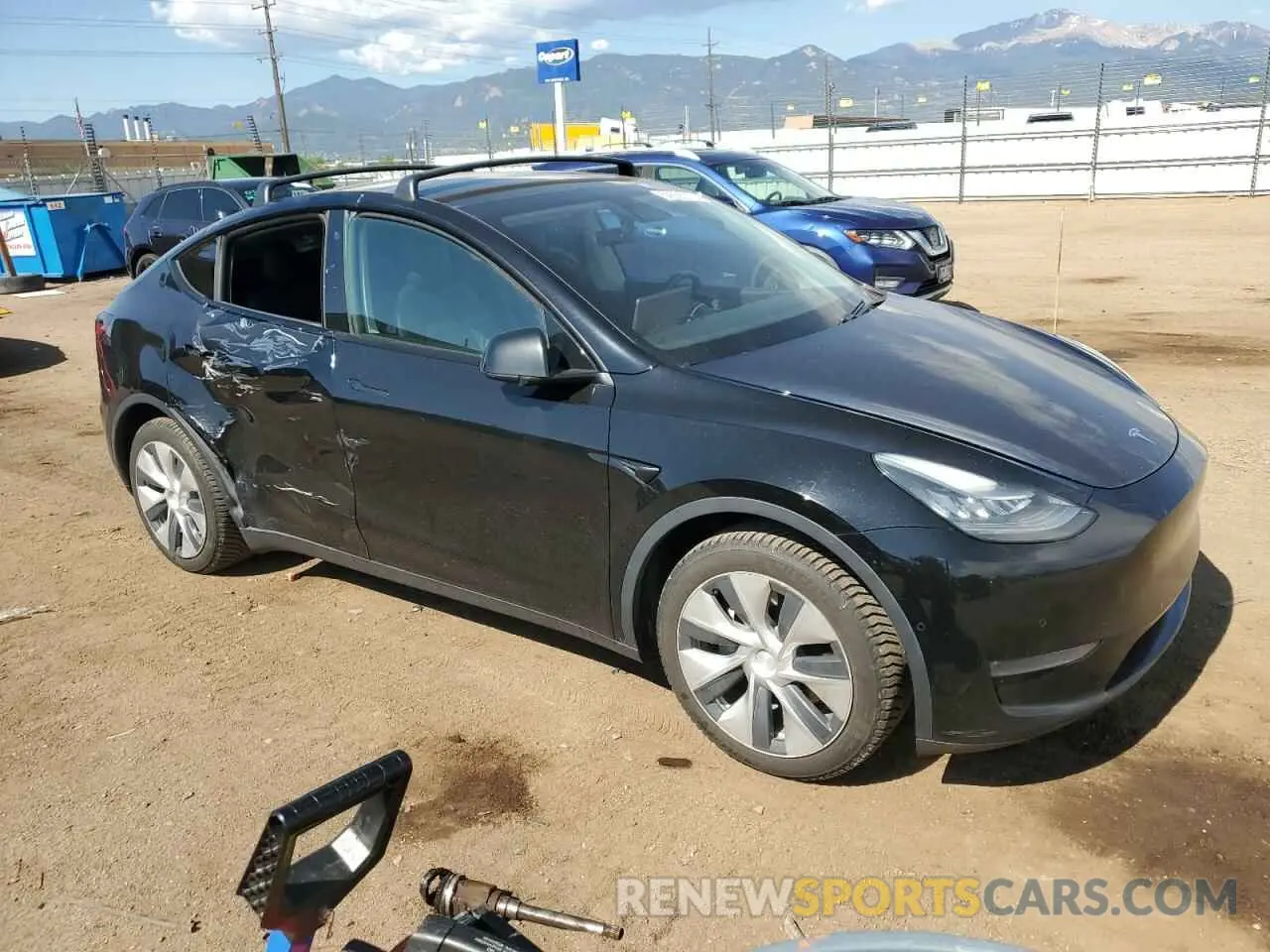 4 fotografías del automóvil dañado 5YJYGDEE7LF017460 TESLA MODEL Y 2020