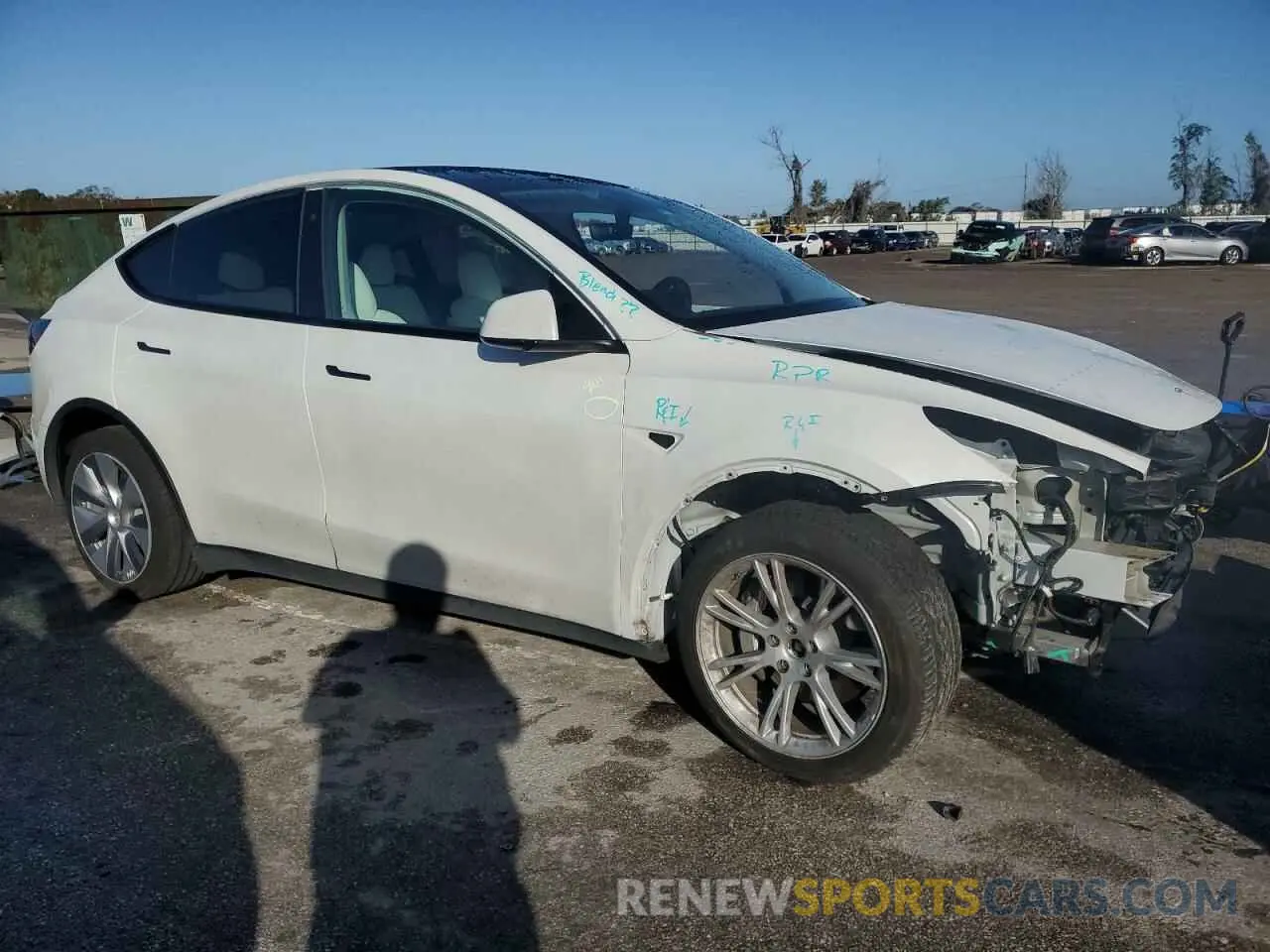4 fotografías del automóvil dañado 5YJYGDEE7LF020598 TESLA MODEL Y 2020
