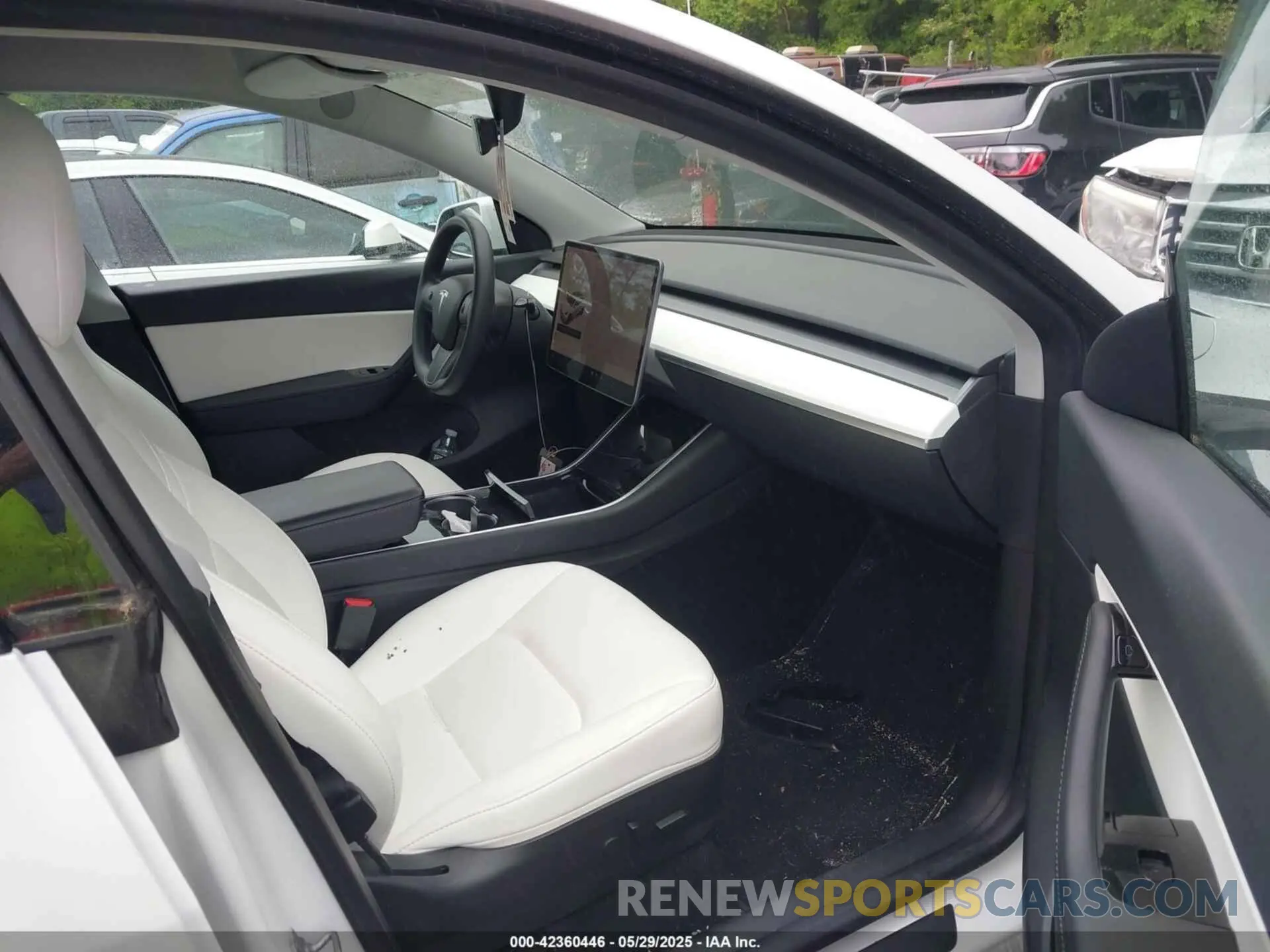 5 fotografías del automóvil dañado 5YJYGDEE7LF042987 TESLA MODEL Y 2020