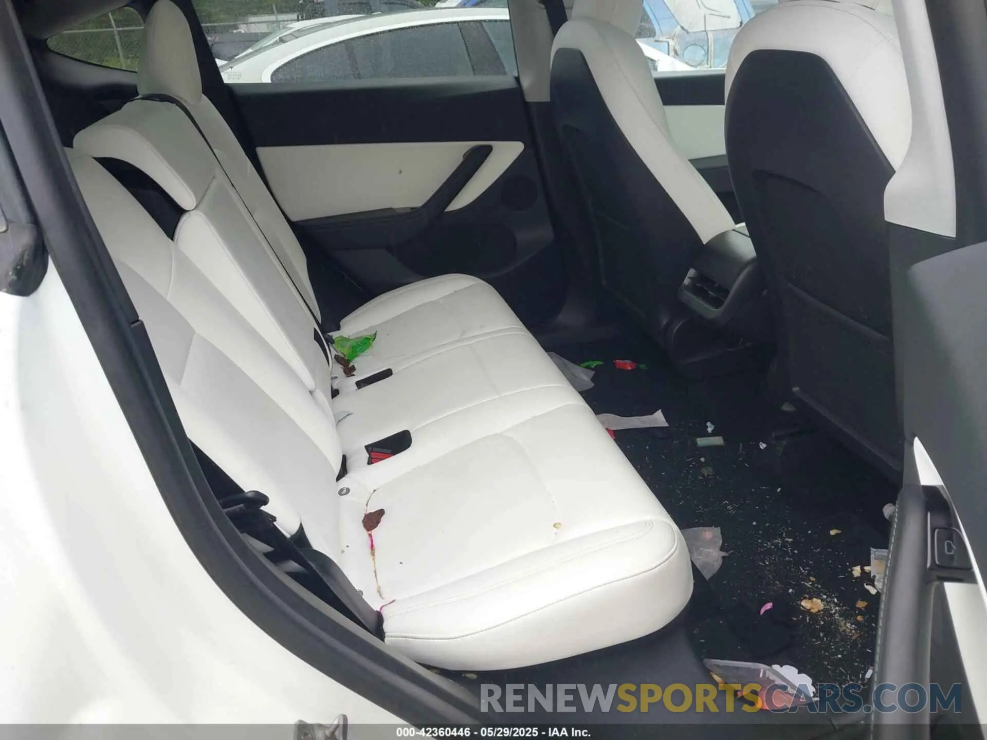 8 fotografías del automóvil dañado 5YJYGDEE7LF042987 TESLA MODEL Y 2020