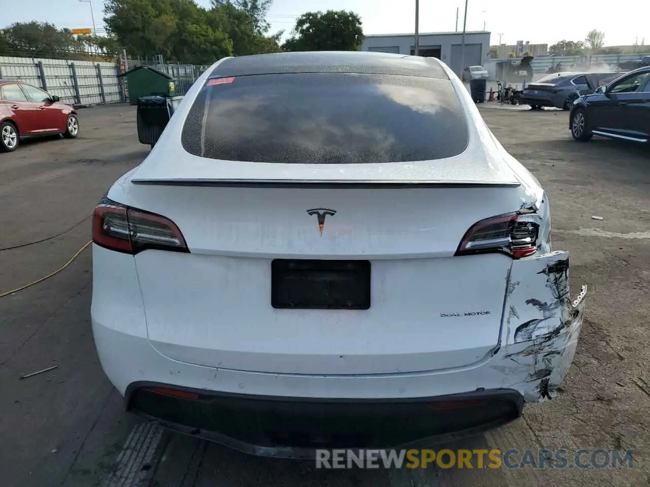 6 fotografías del automóvil dañado 5YJYGDEE7LF045615 TESLA MODEL Y 2020