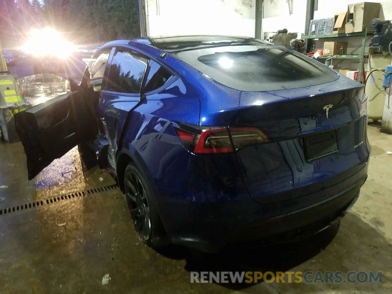 3 fotografías del automóvil dañado 5YJYGDEE7LF054847 TESLA MODEL Y 2020