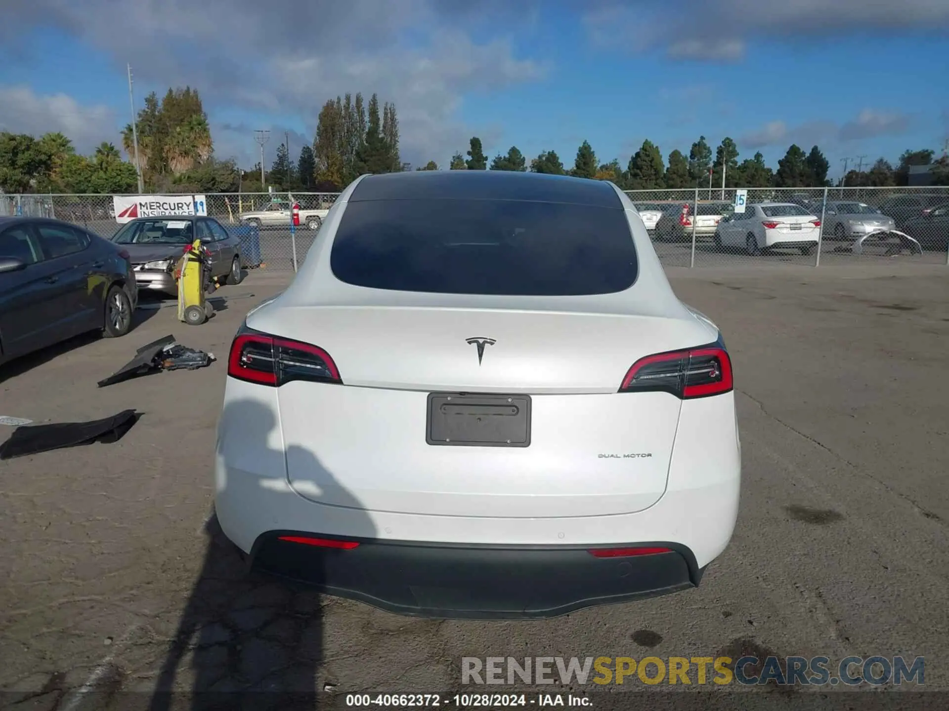 15 fotografías del automóvil dañado 5YJYGDEE7LF056730 TESLA MODEL Y 2020