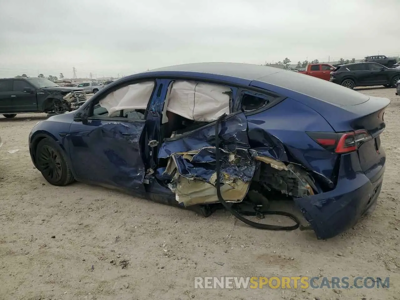 2 fotografías del automóvil dañado 5YJYGDEE7LF057909 TESLA MODEL Y 2020