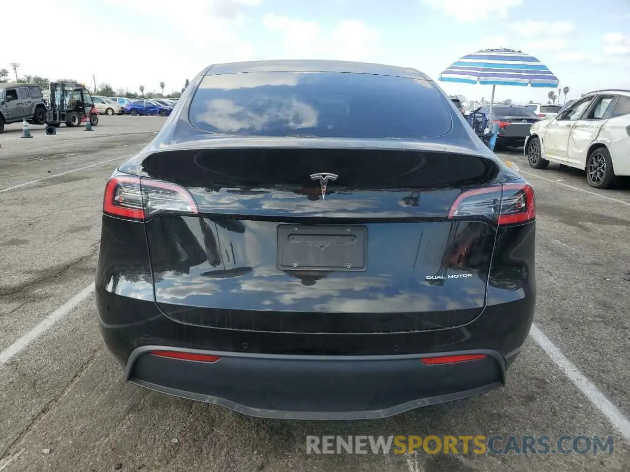 6 fotografías del automóvil dañado 5YJYGDEE7LF058462 TESLA MODEL Y 2020