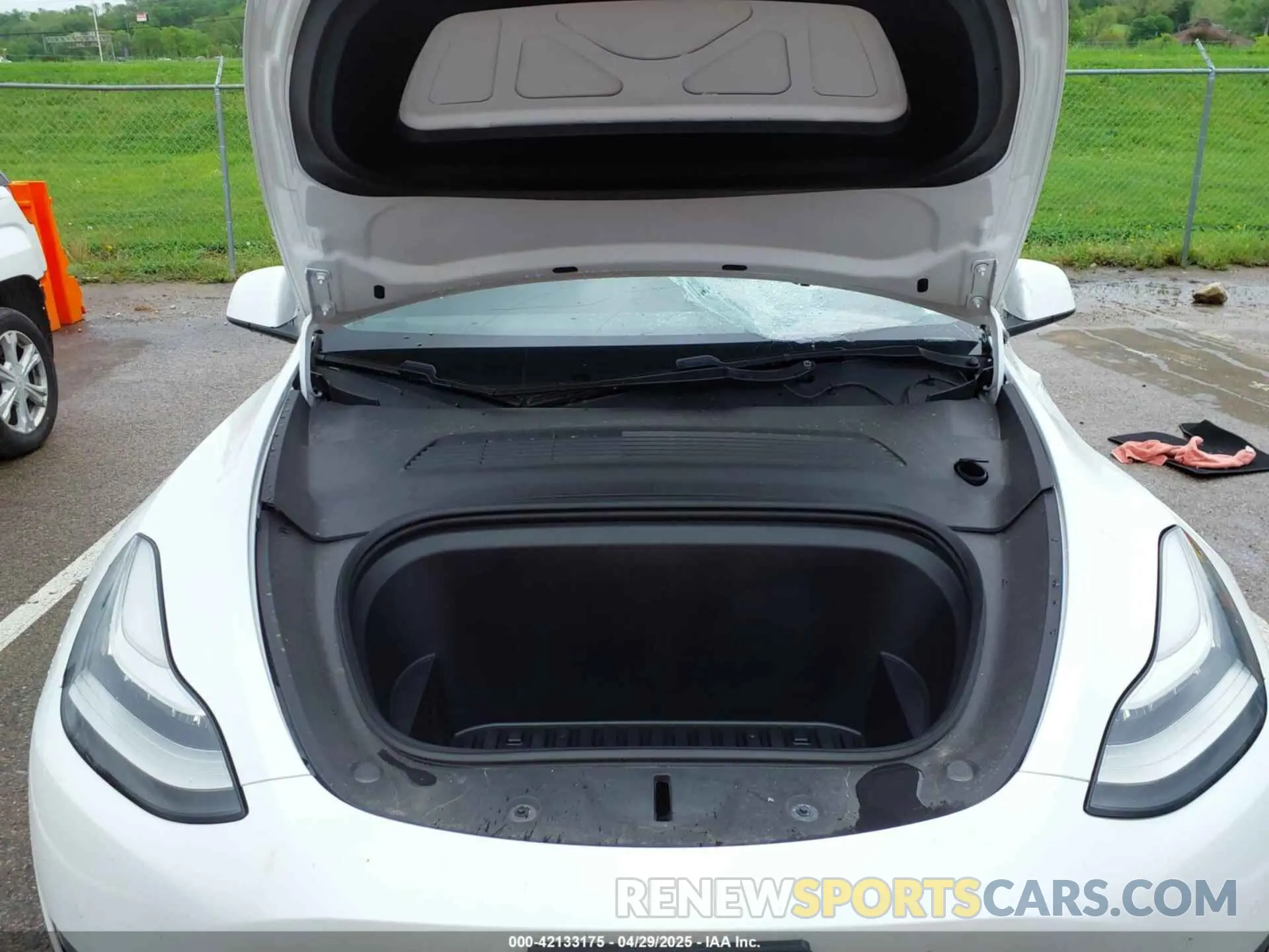 10 fotografías del automóvil dañado 5YJYGDEE8LF012994 TESLA MODEL Y 2020