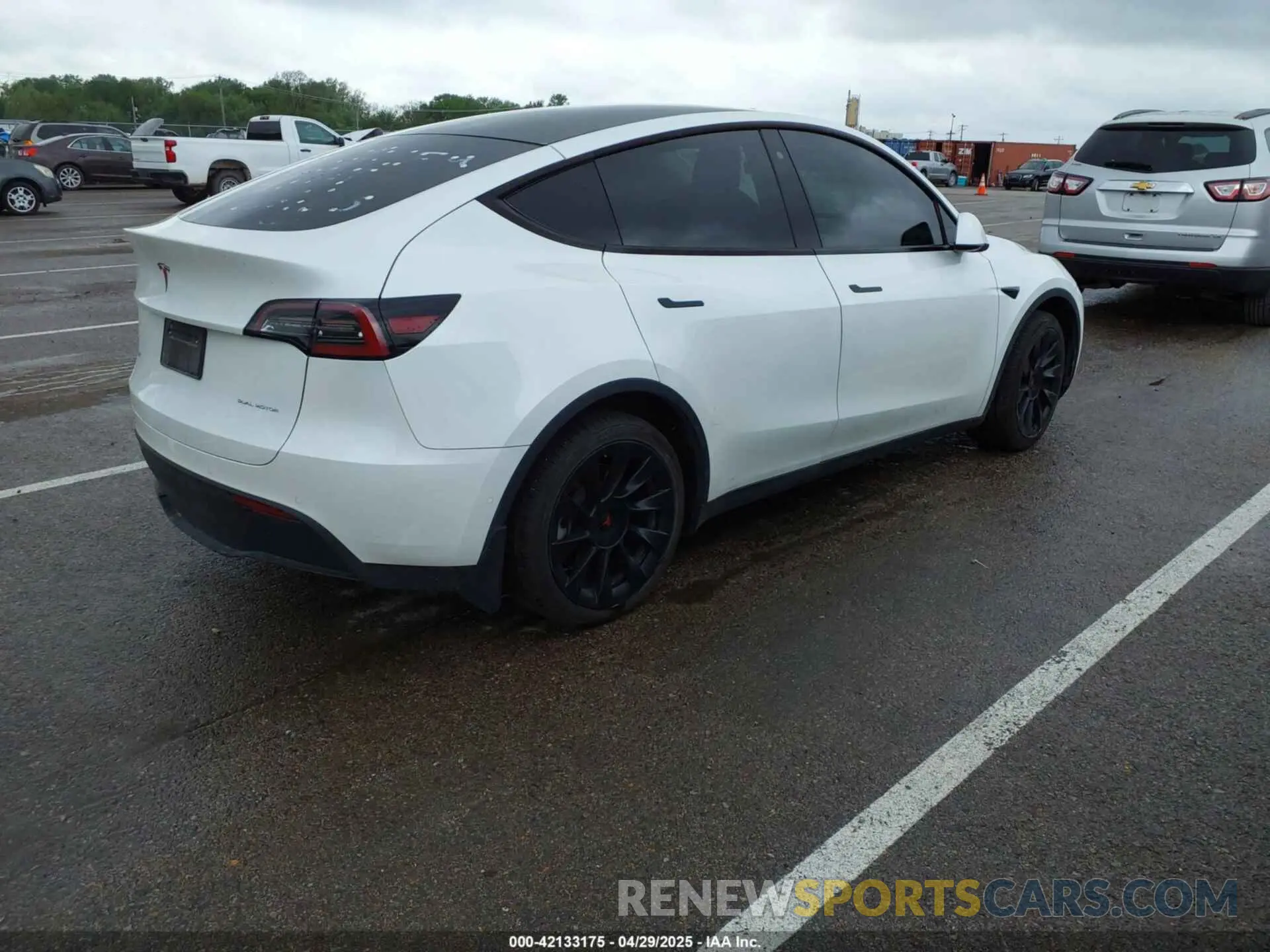 4 fotografías del automóvil dañado 5YJYGDEE8LF012994 TESLA MODEL Y 2020