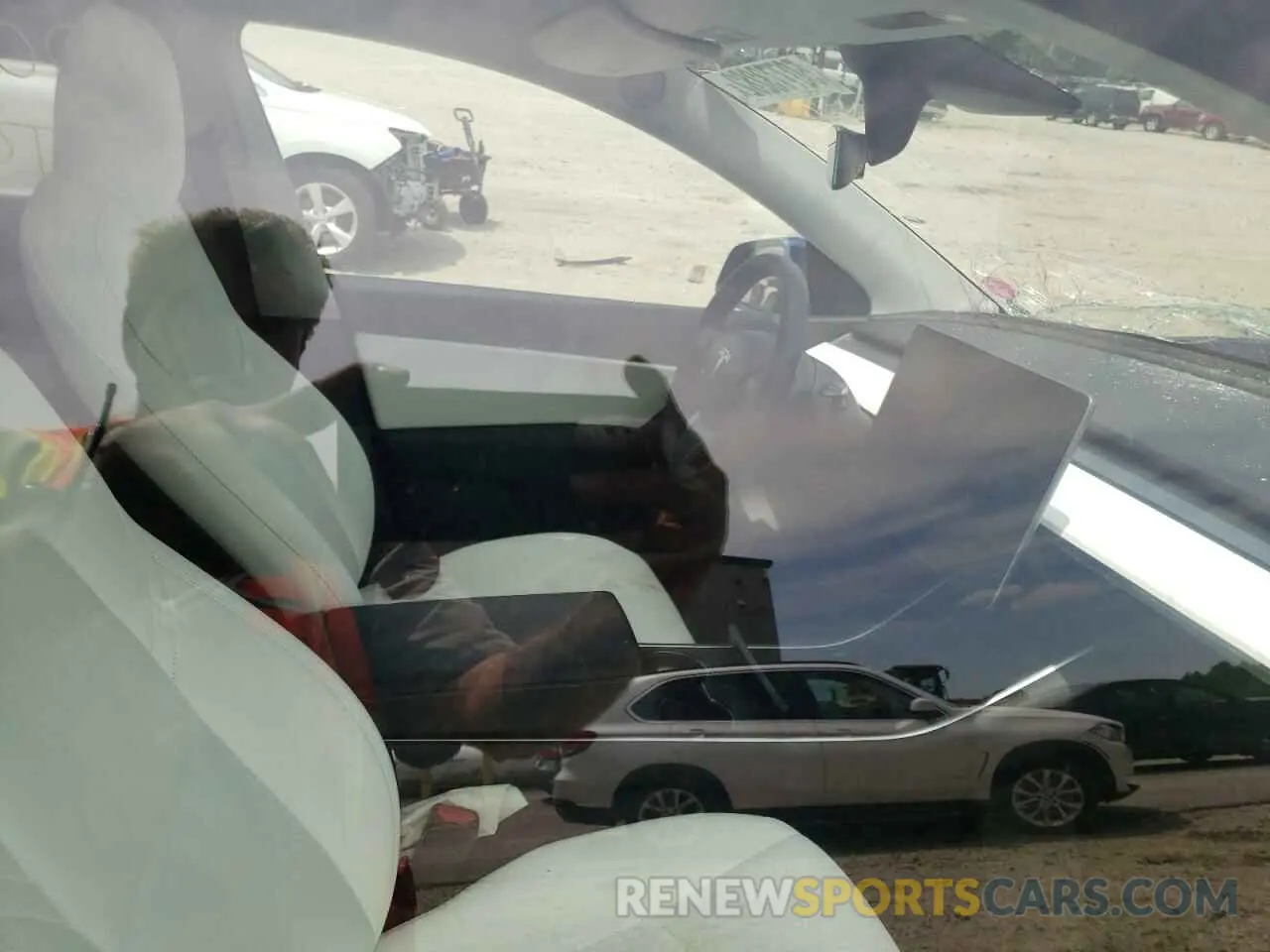 5 fotografías del automóvil dañado 5YJYGDEE8LF031139 TESLA MODEL Y 2020