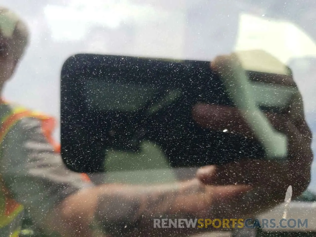 6 fotografías del automóvil dañado 5YJYGDEE8LF031139 TESLA MODEL Y 2020