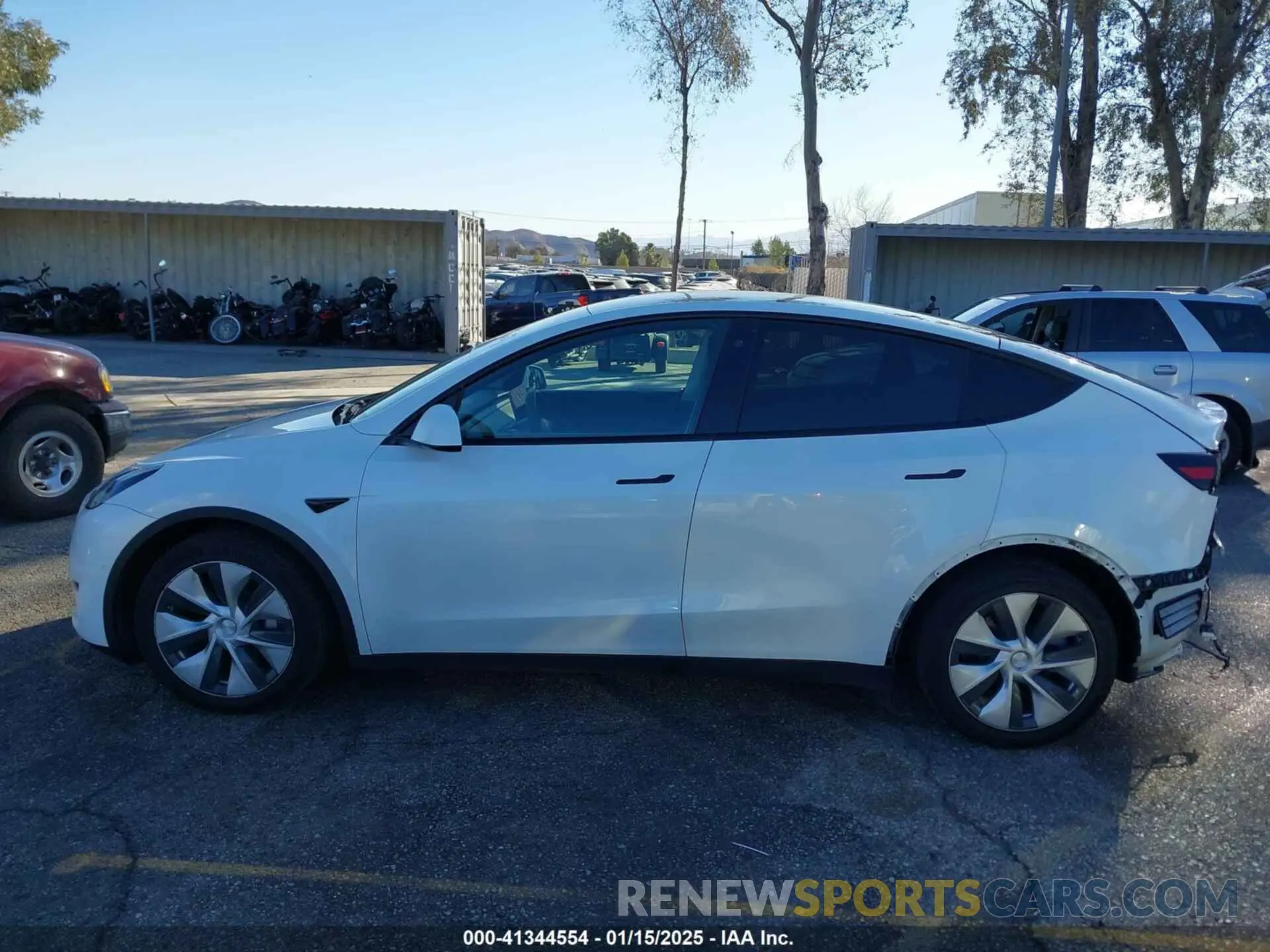 15 fotografías del automóvil dañado 5YJYGDEE9LF013636 TESLA MODEL Y 2020