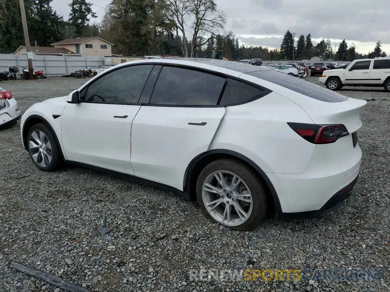 2 fotografías del automóvil dañado 5YJYGDEE9LF015225 TESLA MODEL Y 2020