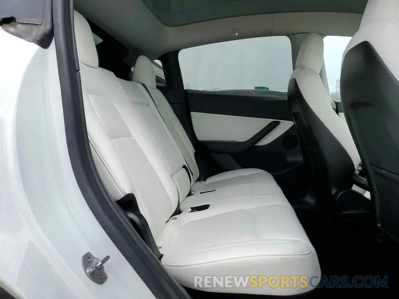 11 fotografías del automóvil dañado 5YJYGDEE9LF023261 TESLA MODEL Y 2020