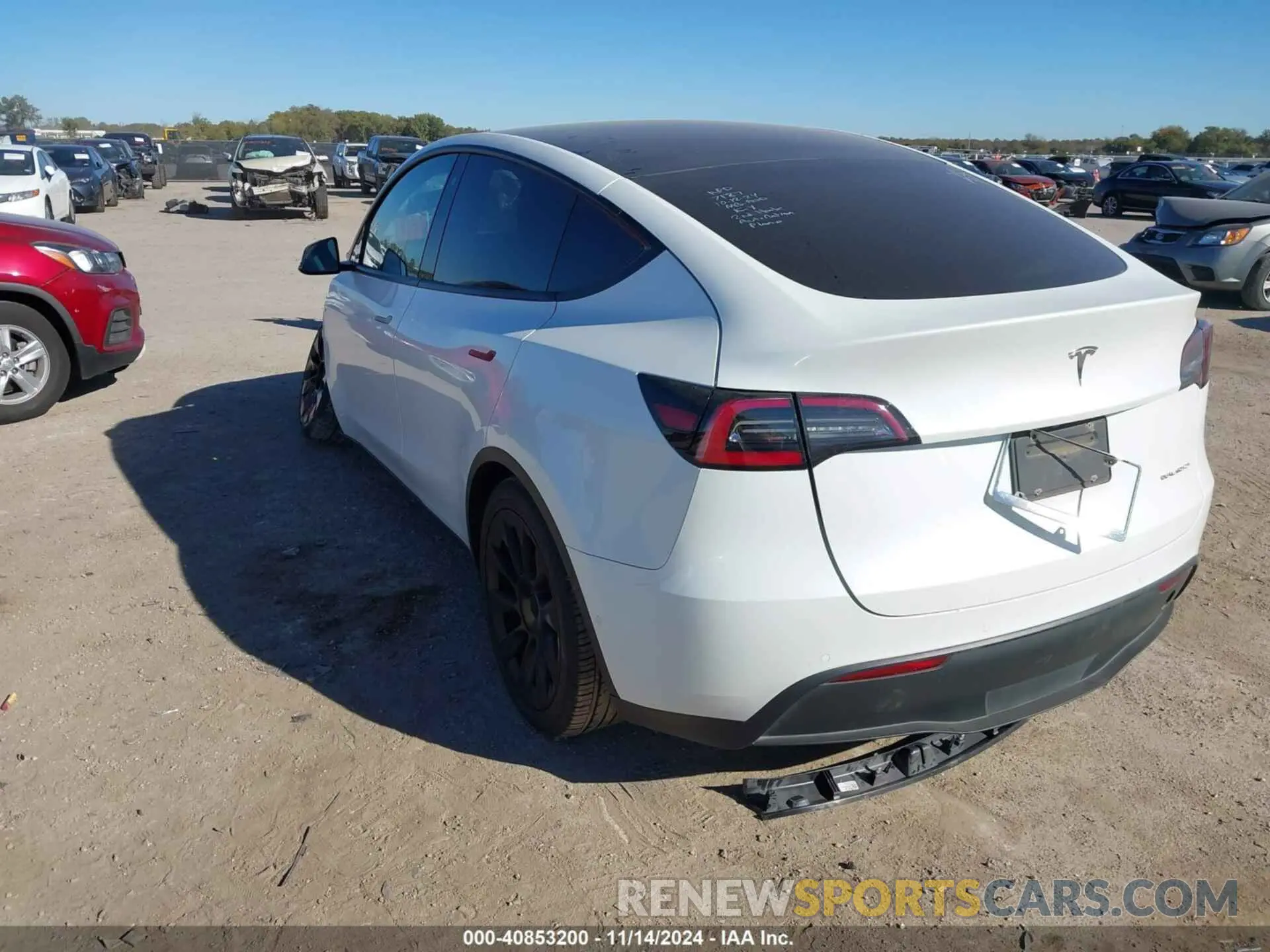 3 fotografías del automóvil dañado 5YJYGDEEXLF027187 TESLA MODEL Y 2020