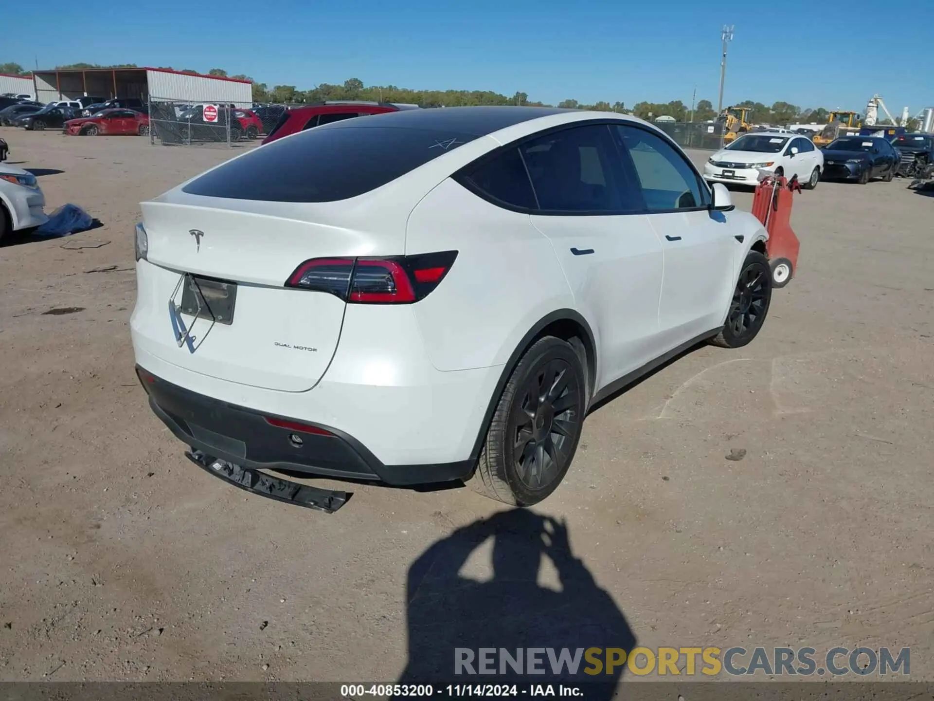 4 fotografías del automóvil dañado 5YJYGDEEXLF027187 TESLA MODEL Y 2020