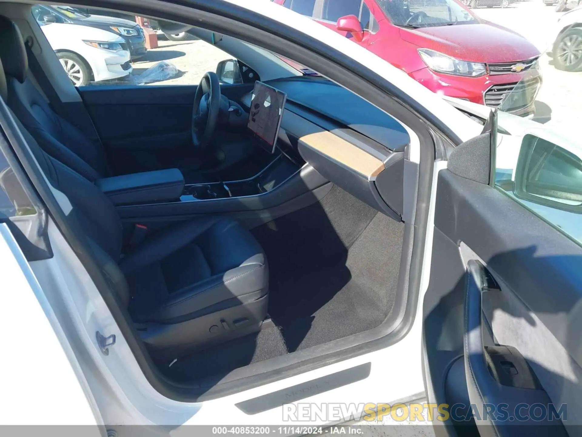5 fotografías del automóvil dañado 5YJYGDEEXLF027187 TESLA MODEL Y 2020
