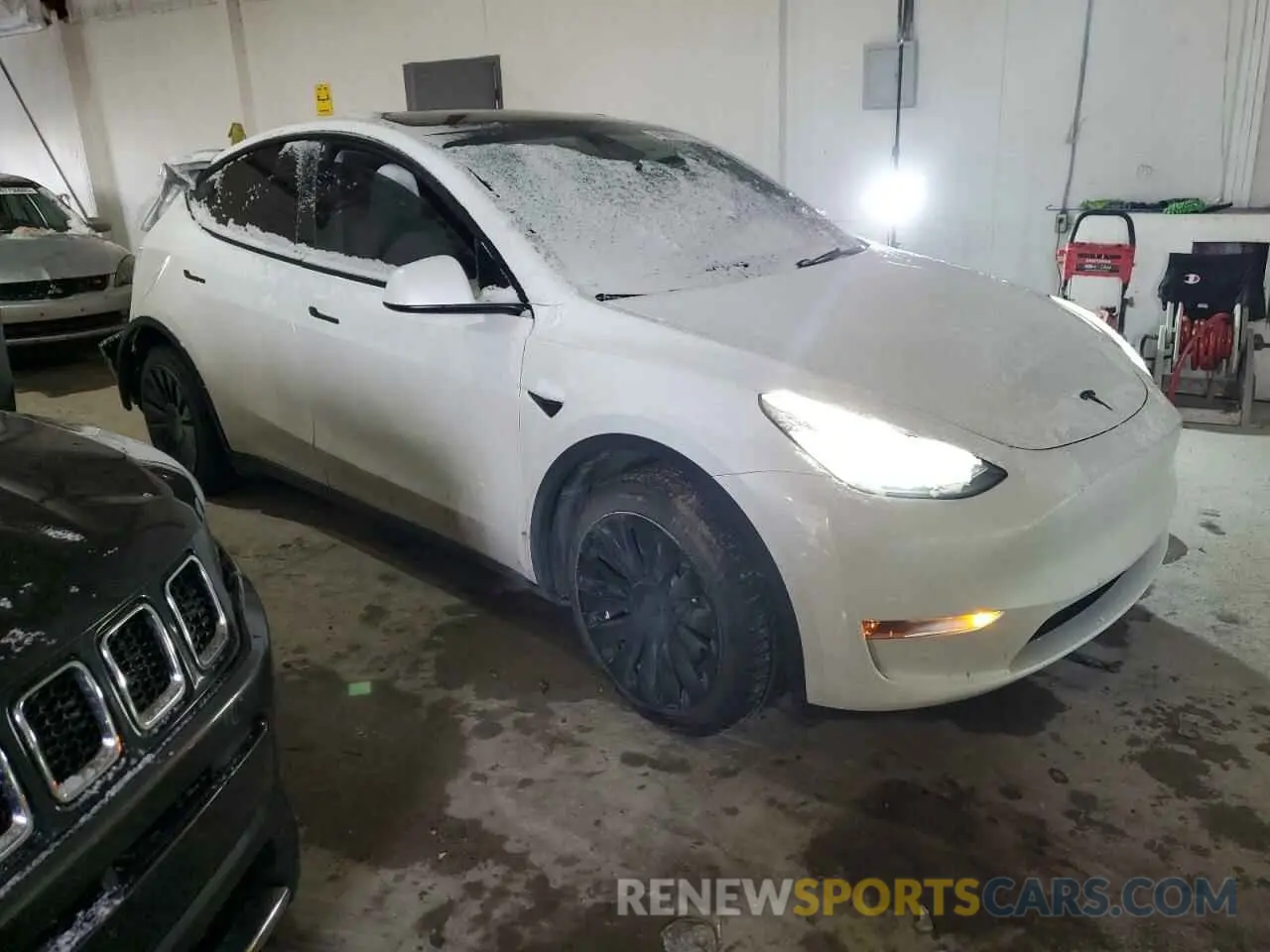 4 fotografías del automóvil dañado 5YJYGDEEXLF027562 TESLA MODEL Y 2020
