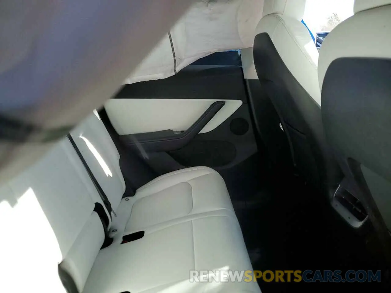11 fotografías del automóvil dañado 5YJYGDEEXLF030980 TESLA MODEL Y 2020