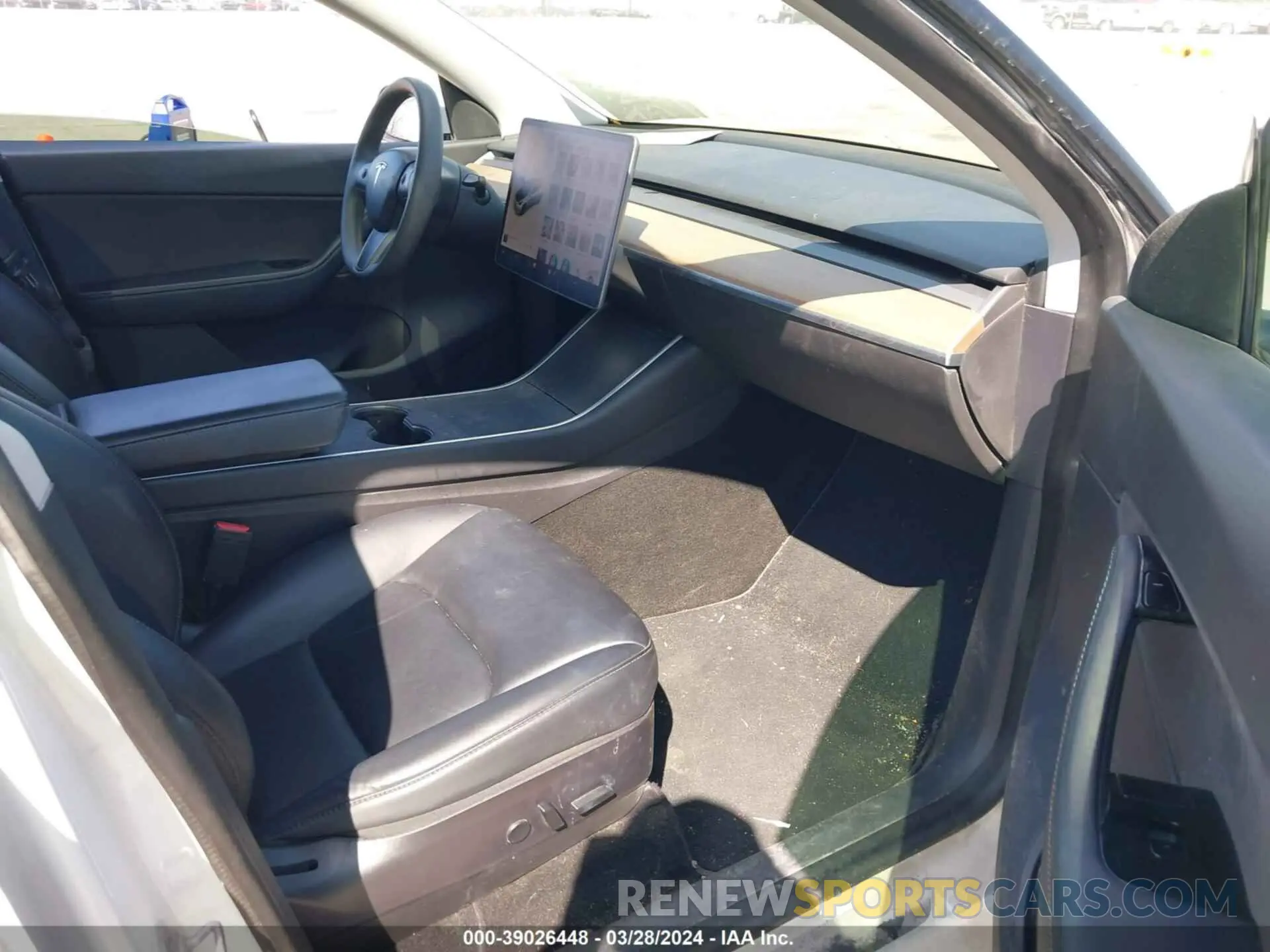5 fotografías del automóvil dañado 5YJYGDEF0LF011931 TESLA MODEL Y 2020