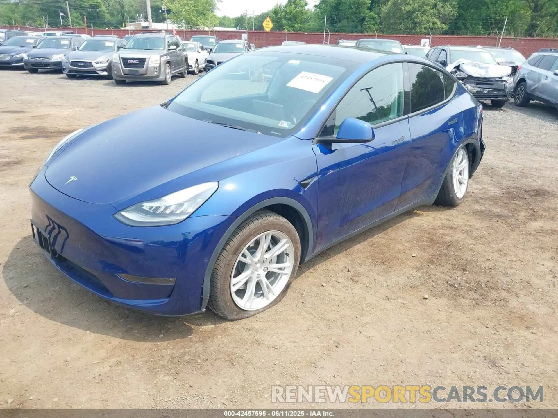 2 fotografías del automóvil dañado 5YJYGDEF3LF005685 TESLA MODEL Y 2020