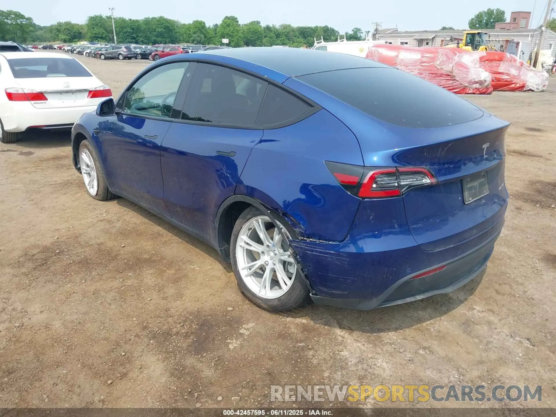 3 fotografías del automóvil dañado 5YJYGDEF3LF005685 TESLA MODEL Y 2020