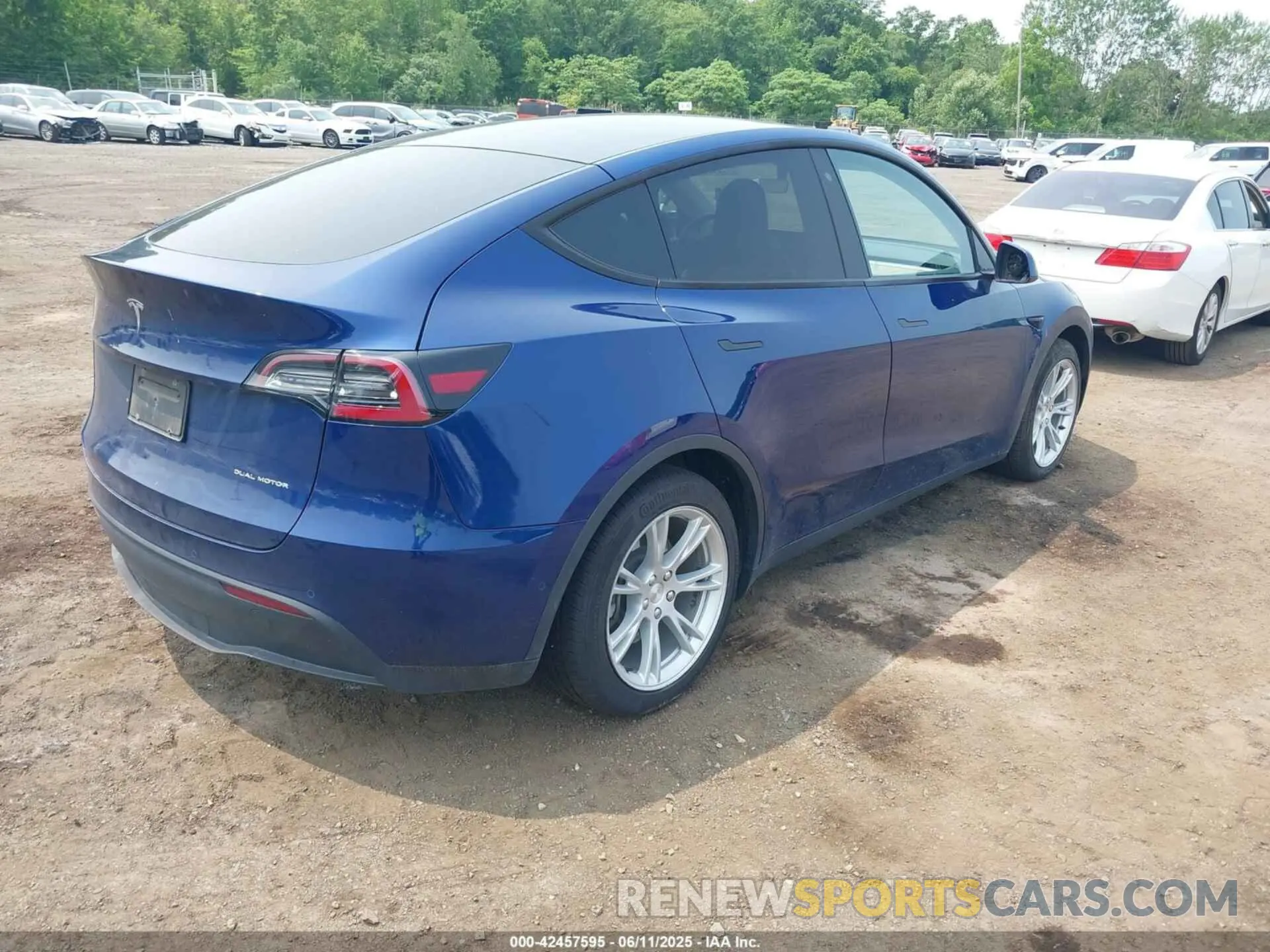4 fotografías del automóvil dañado 5YJYGDEF3LF005685 TESLA MODEL Y 2020
