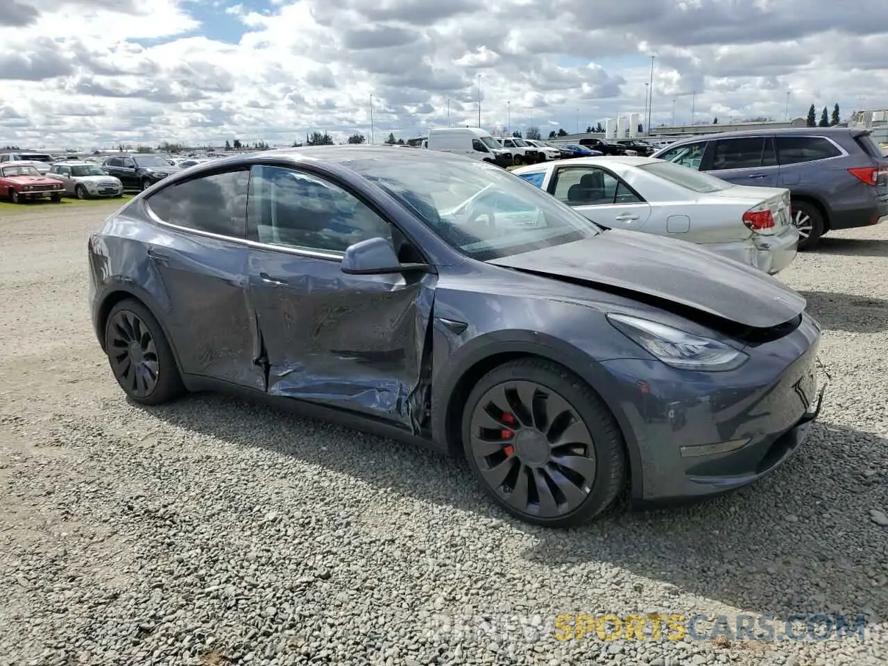 4 fotografías del automóvil dañado 5YJYGDEF3LF016427 TESLA MODEL Y 2020