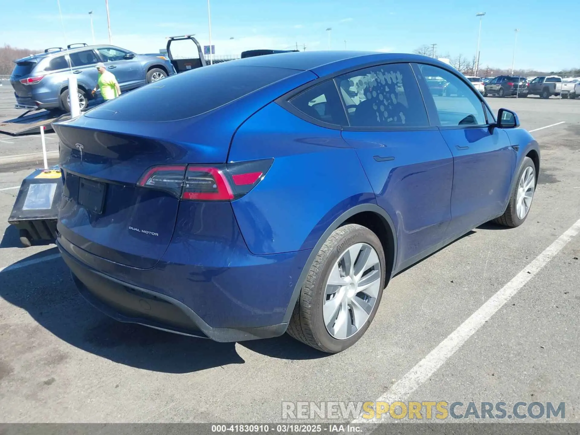 4 fotografías del automóvil dañado 5YJYGDEF4LF005534 TESLA MODEL Y 2020