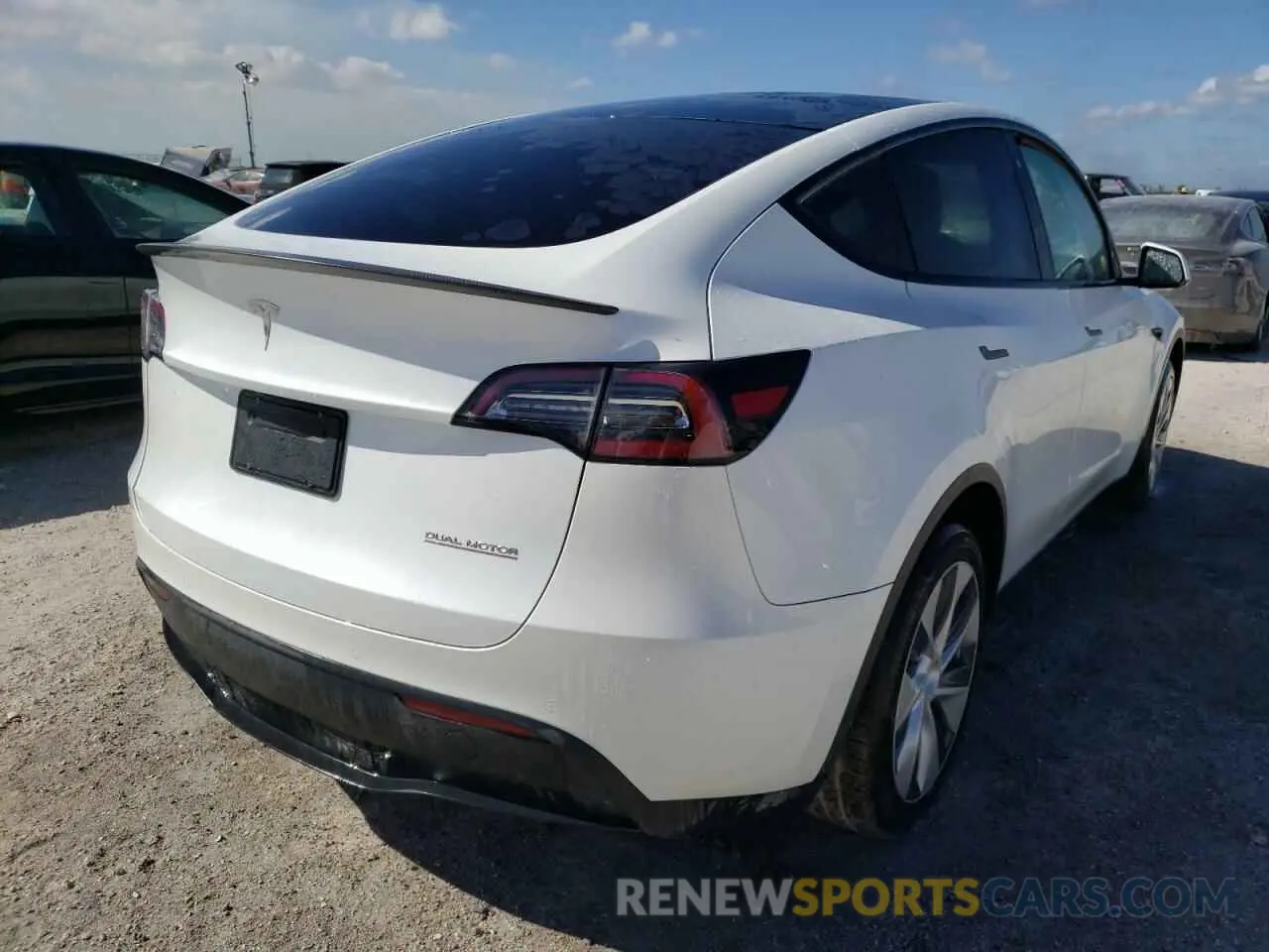 4 fotografías del automóvil dañado 5YJYGDEF8LF018304 TESLA MODEL Y 2020