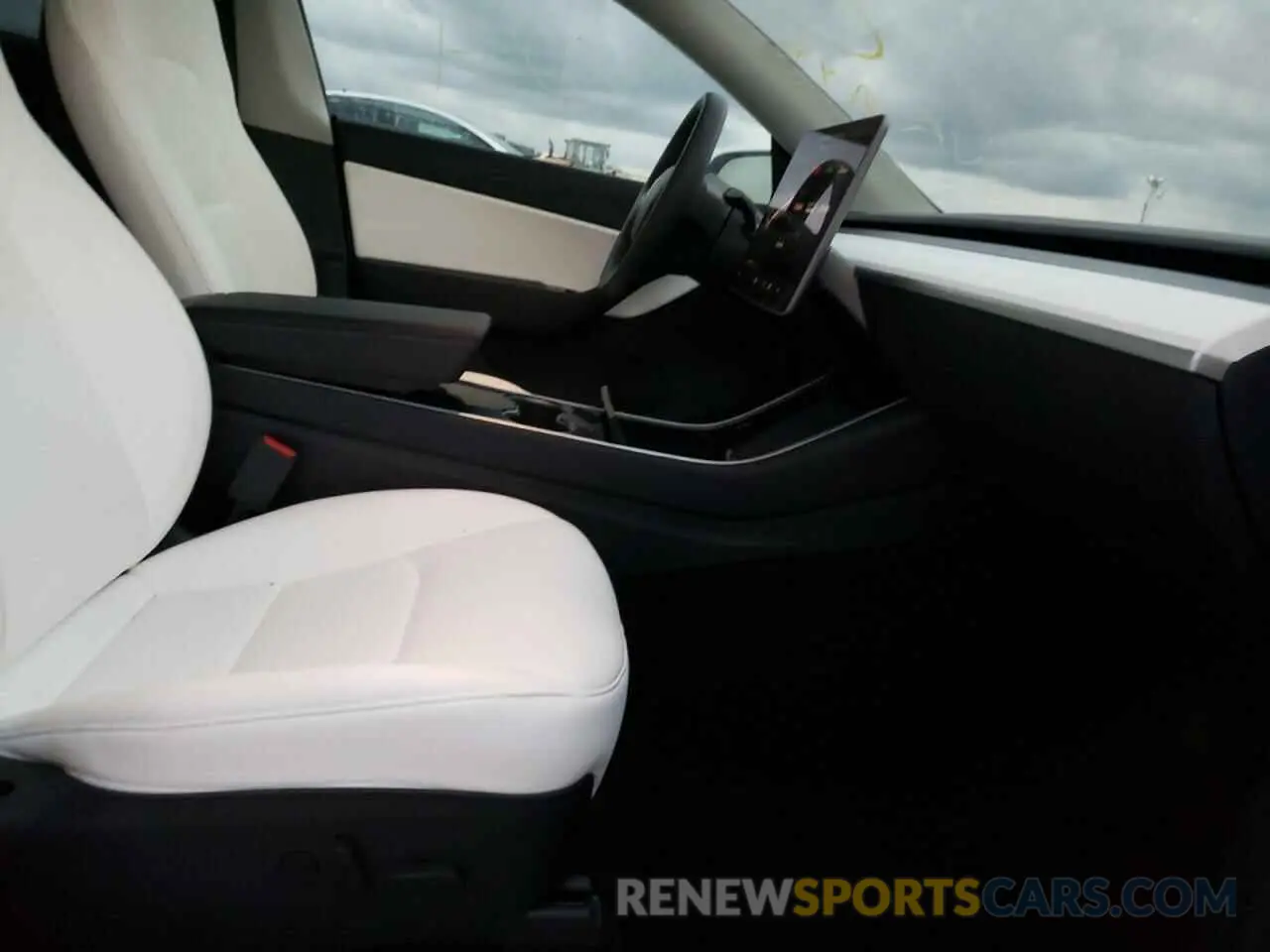 5 fotografías del automóvil dañado 5YJYGDEF8LF018304 TESLA MODEL Y 2020