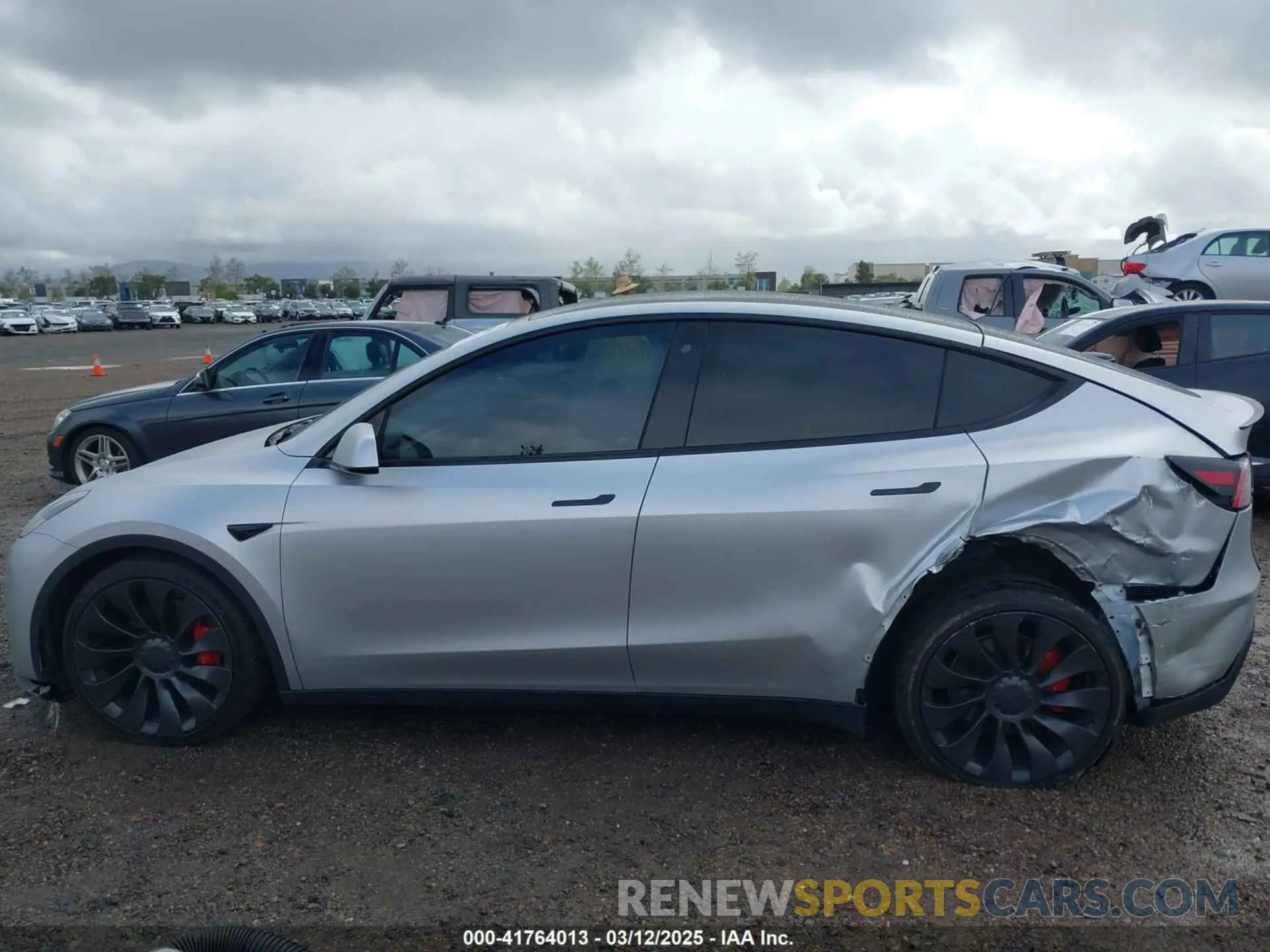 14 fotografías del automóvil dañado 5YJYGDEF9LF038500 TESLA MODEL Y 2020