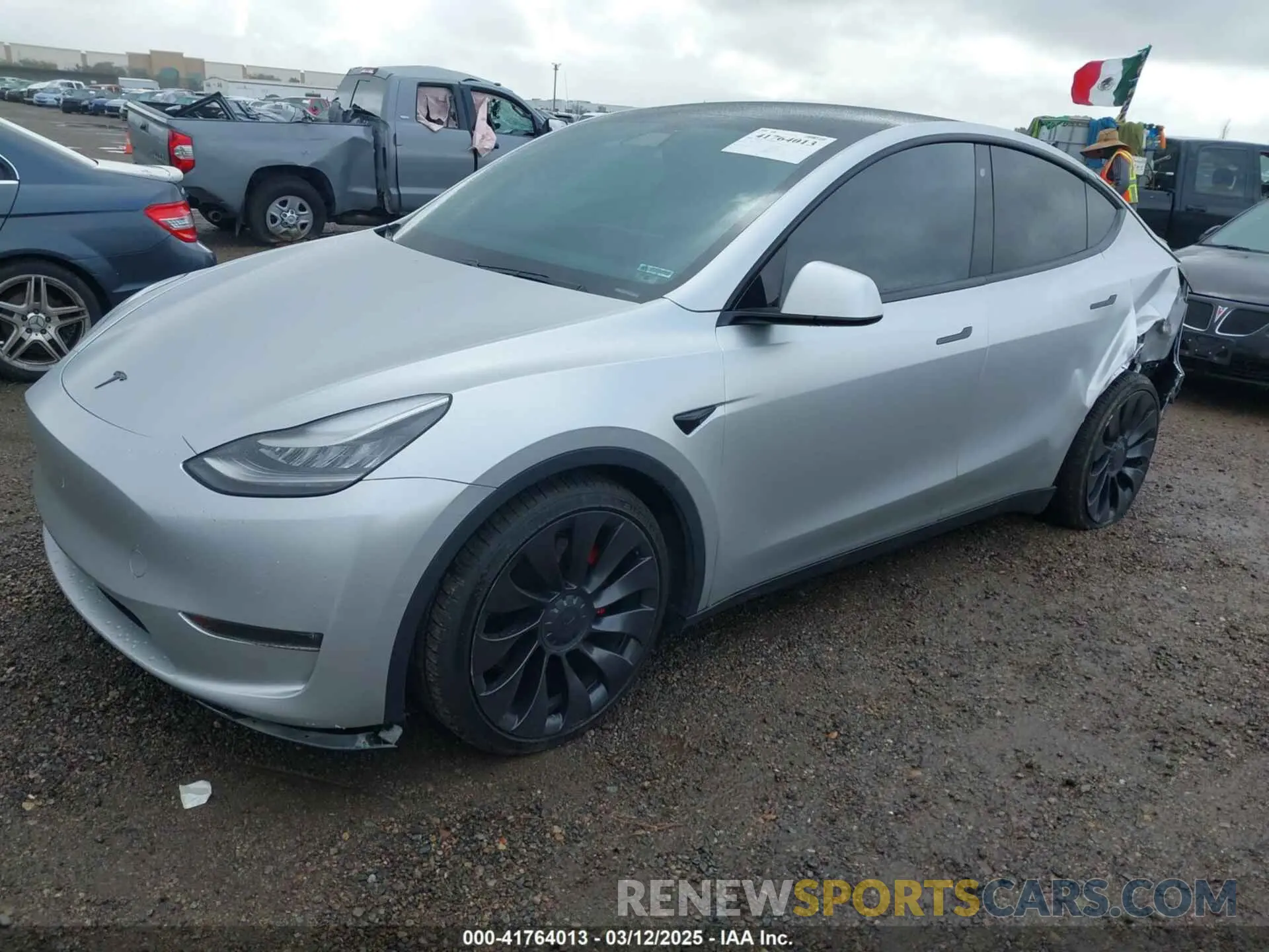 2 fotografías del automóvil dañado 5YJYGDEF9LF038500 TESLA MODEL Y 2020