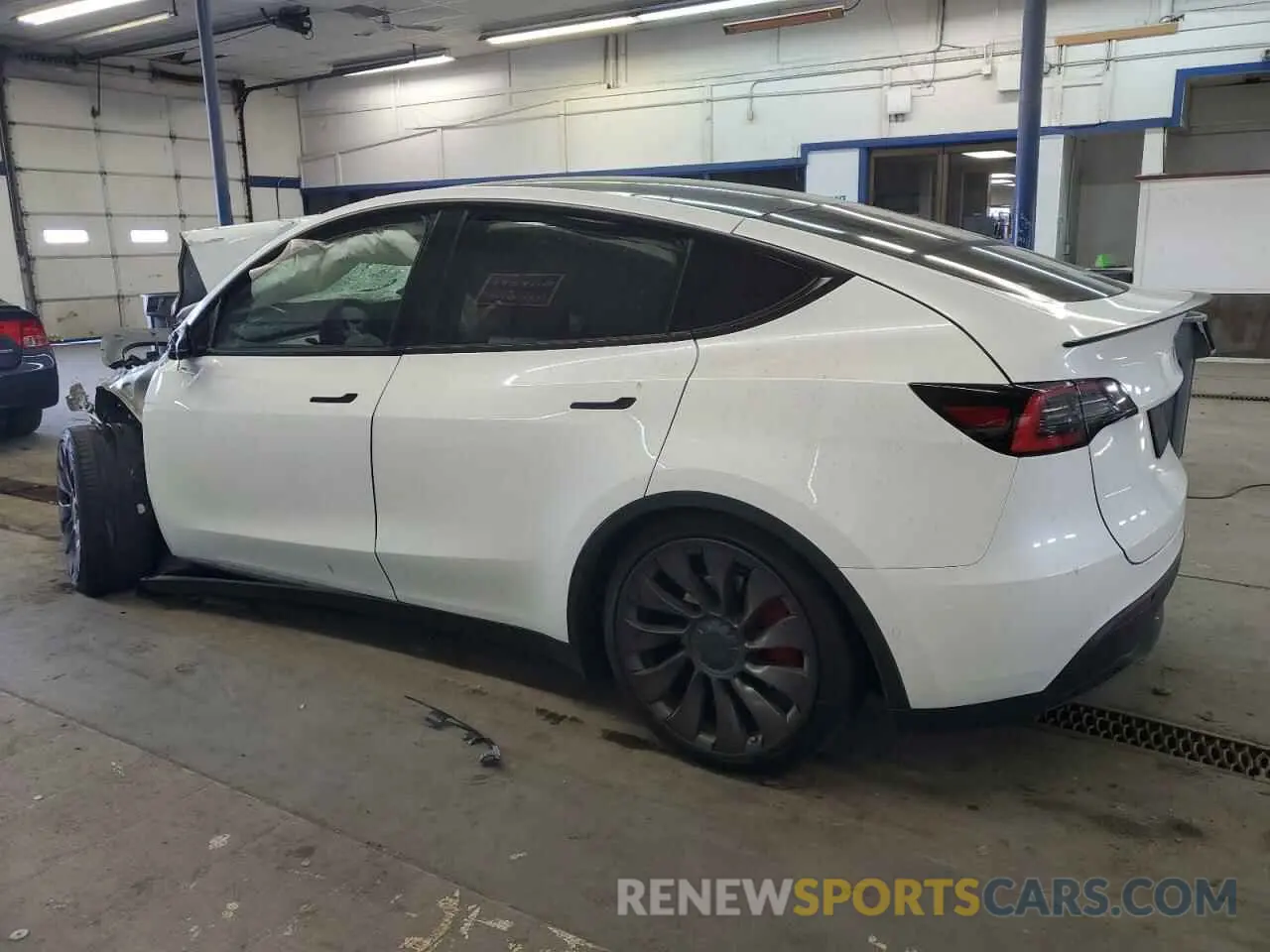 2 fotografías del automóvil dañado 5YJYGDEF9LF049853 TESLA MODEL Y 2020