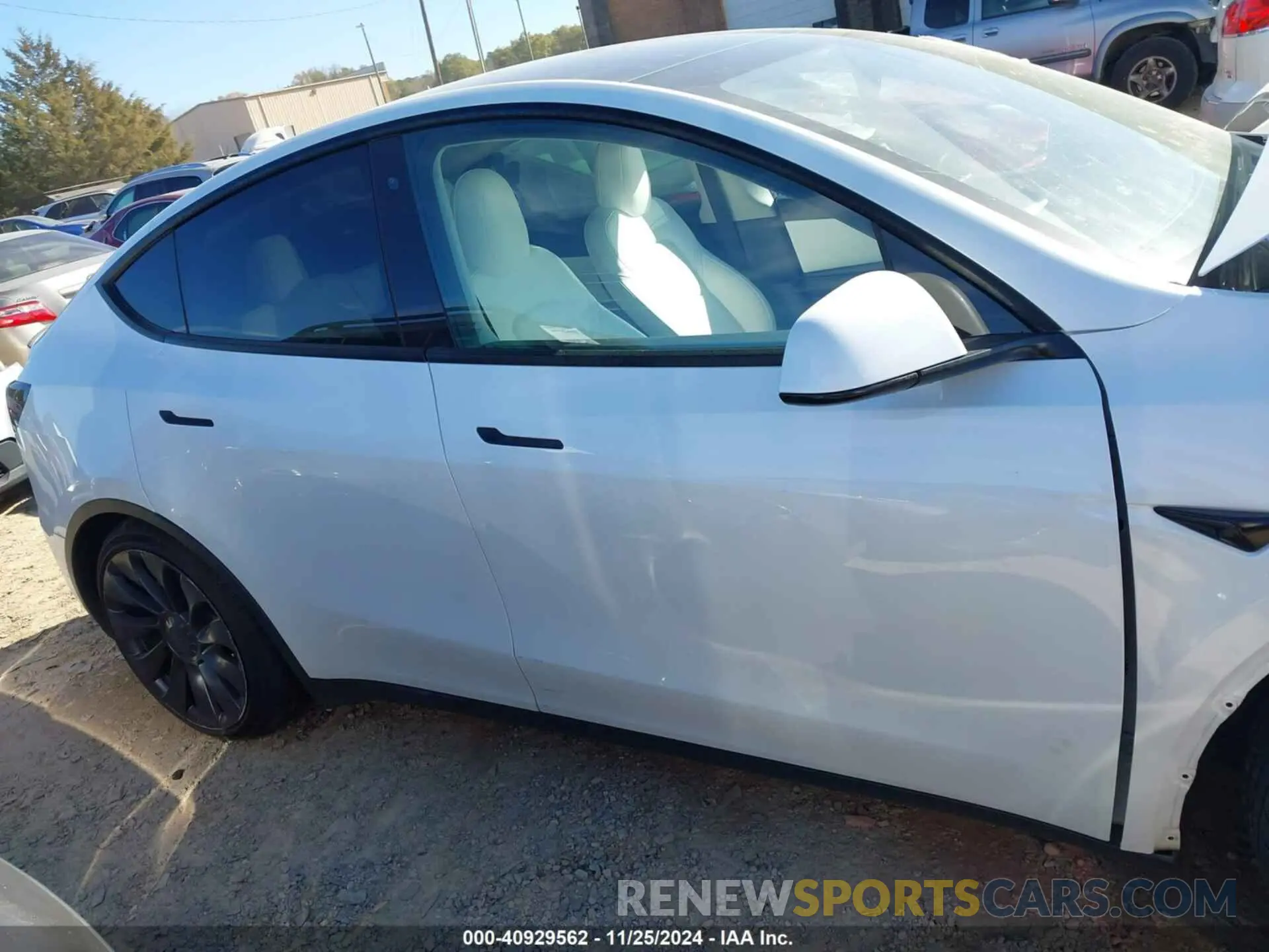 12 fotografías del automóvil dañado 5YJYGDEFXLF011614 TESLA MODEL Y 2020