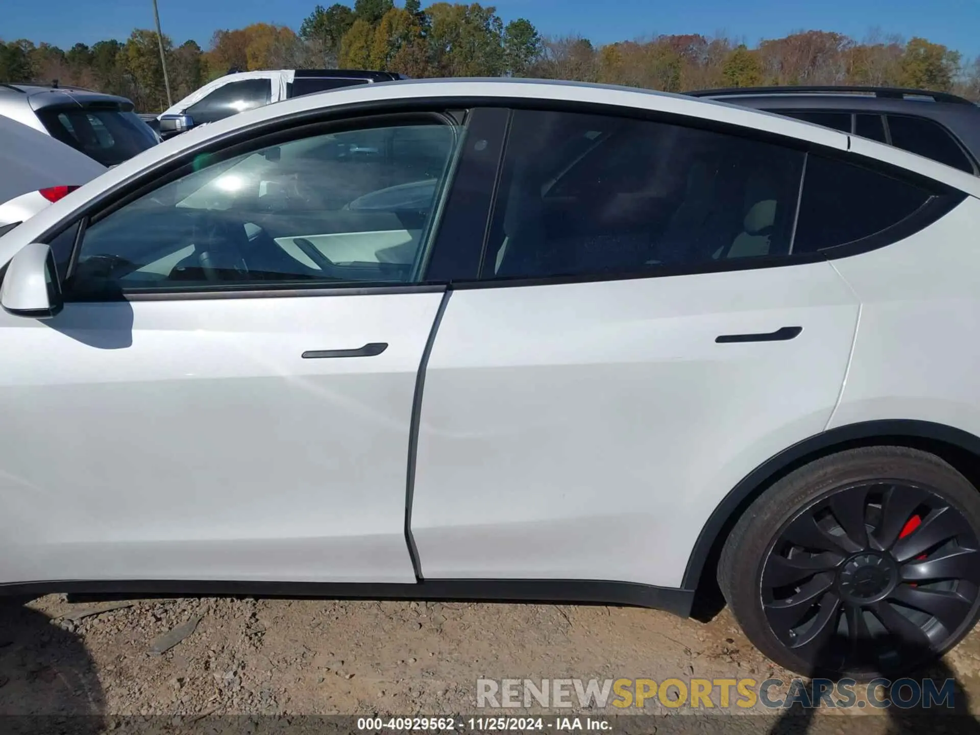 13 fotografías del automóvil dañado 5YJYGDEFXLF011614 TESLA MODEL Y 2020