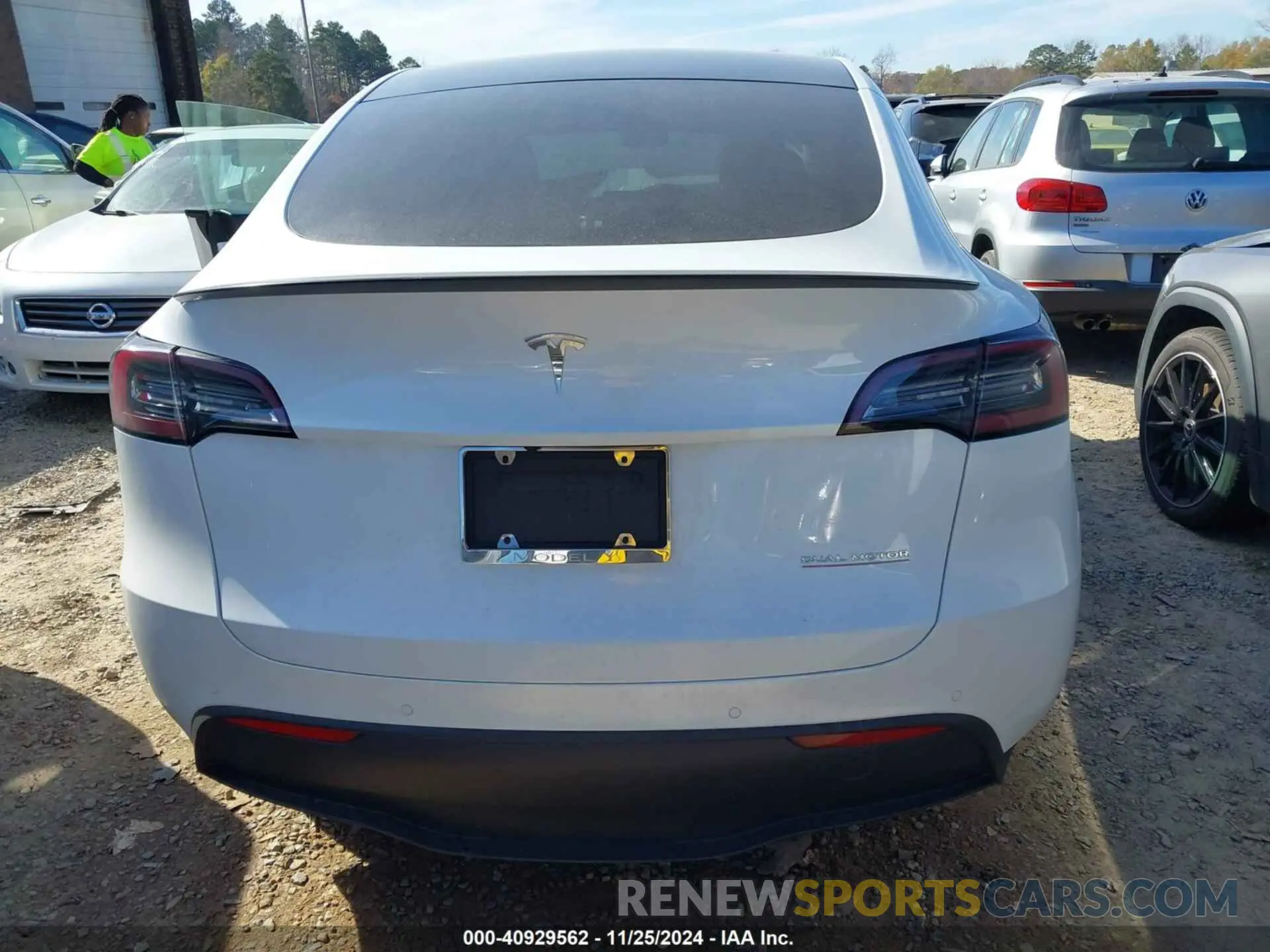15 fotografías del automóvil dañado 5YJYGDEFXLF011614 TESLA MODEL Y 2020